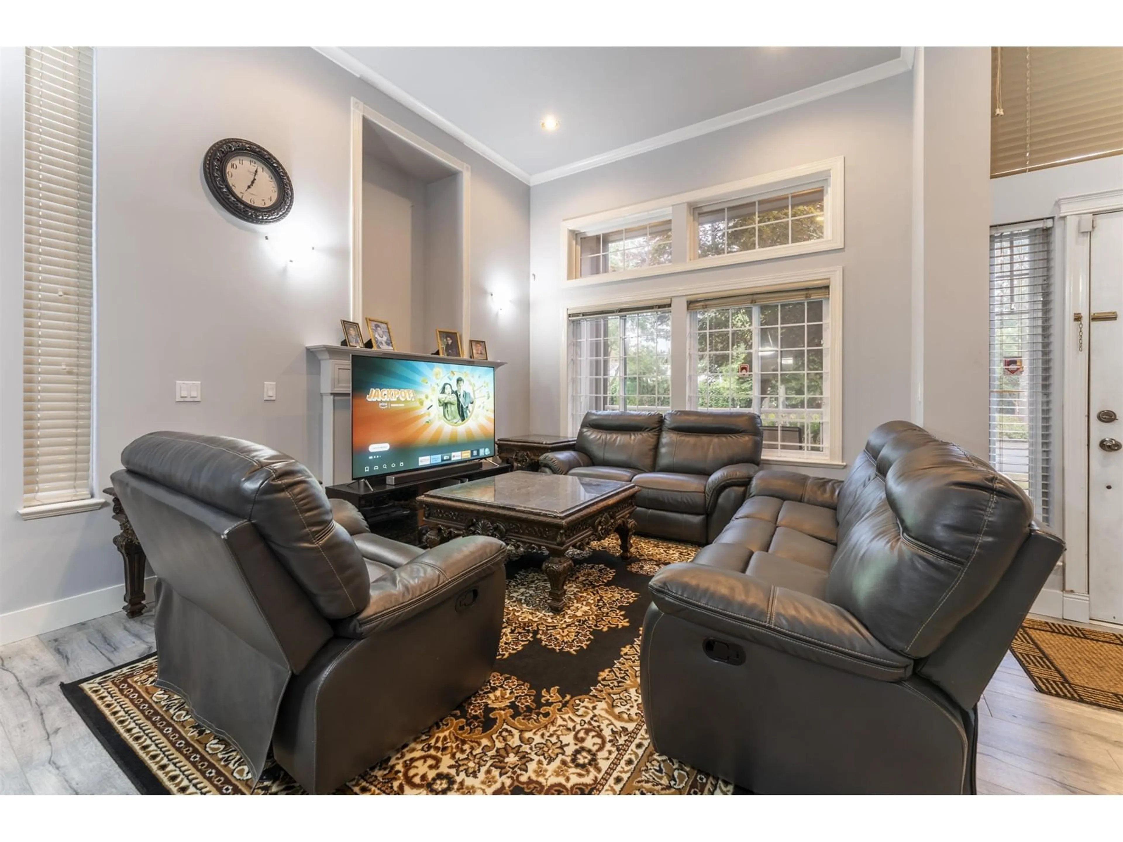 Living room, wood floors for 17381 64 AVENUE, Surrey British Columbia V3S1Y8