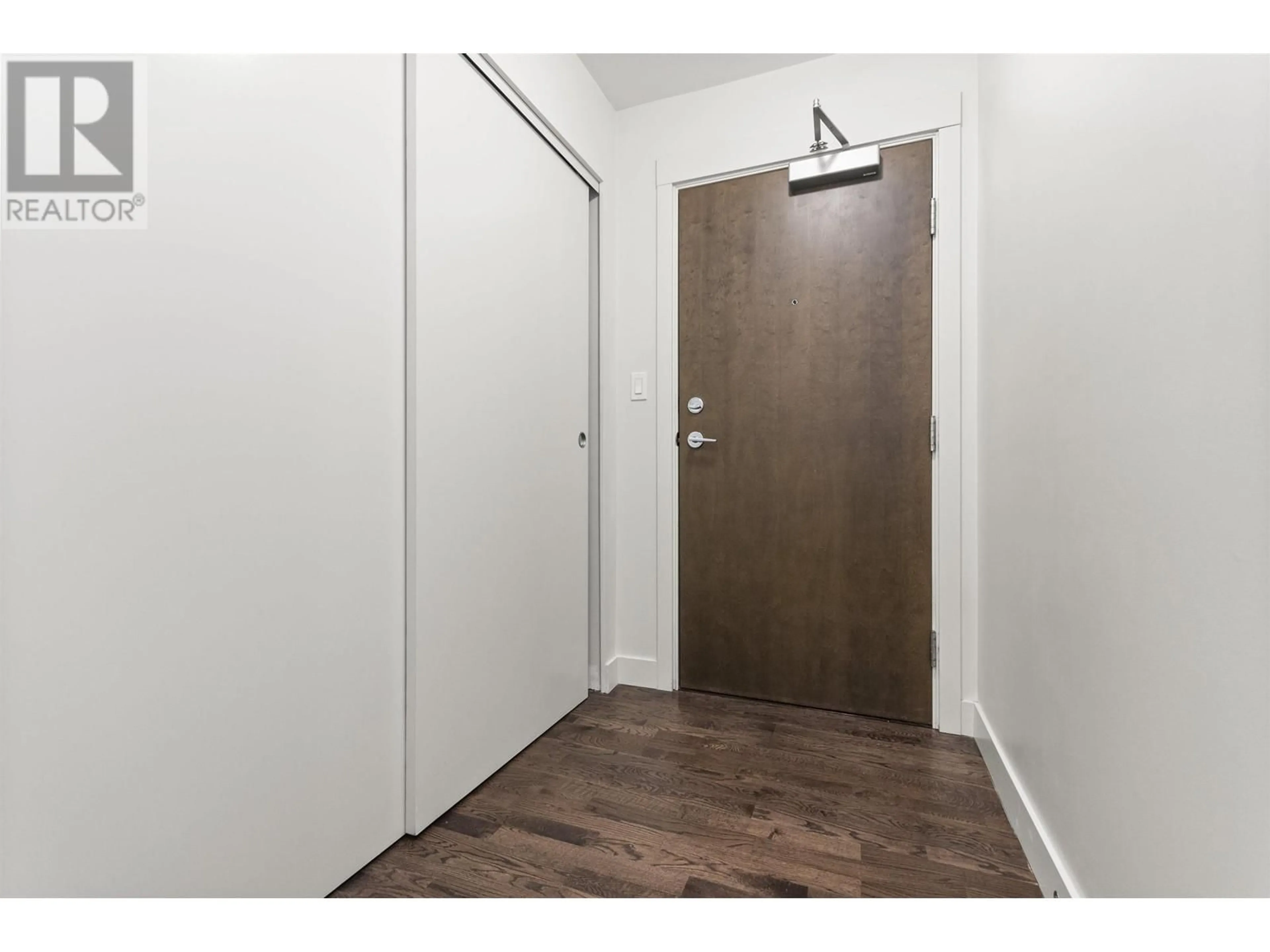 Indoor entryway, unknown floor for 323 7058 14TH AVENUE, Burnaby British Columbia V3N0E6