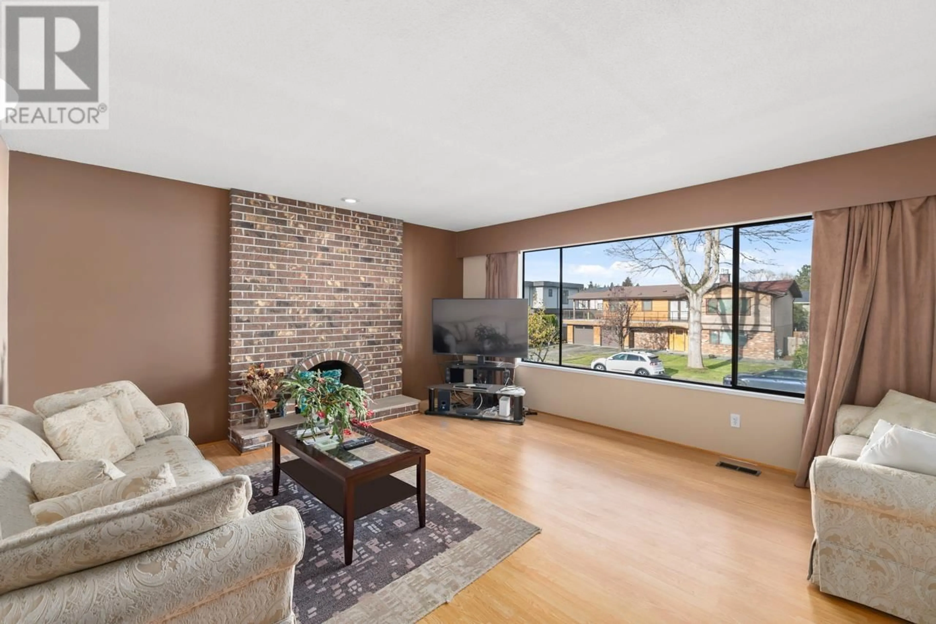 Living room, wood floors for 10840 ASHCROFT AVENUE, Richmond British Columbia V7A3C1