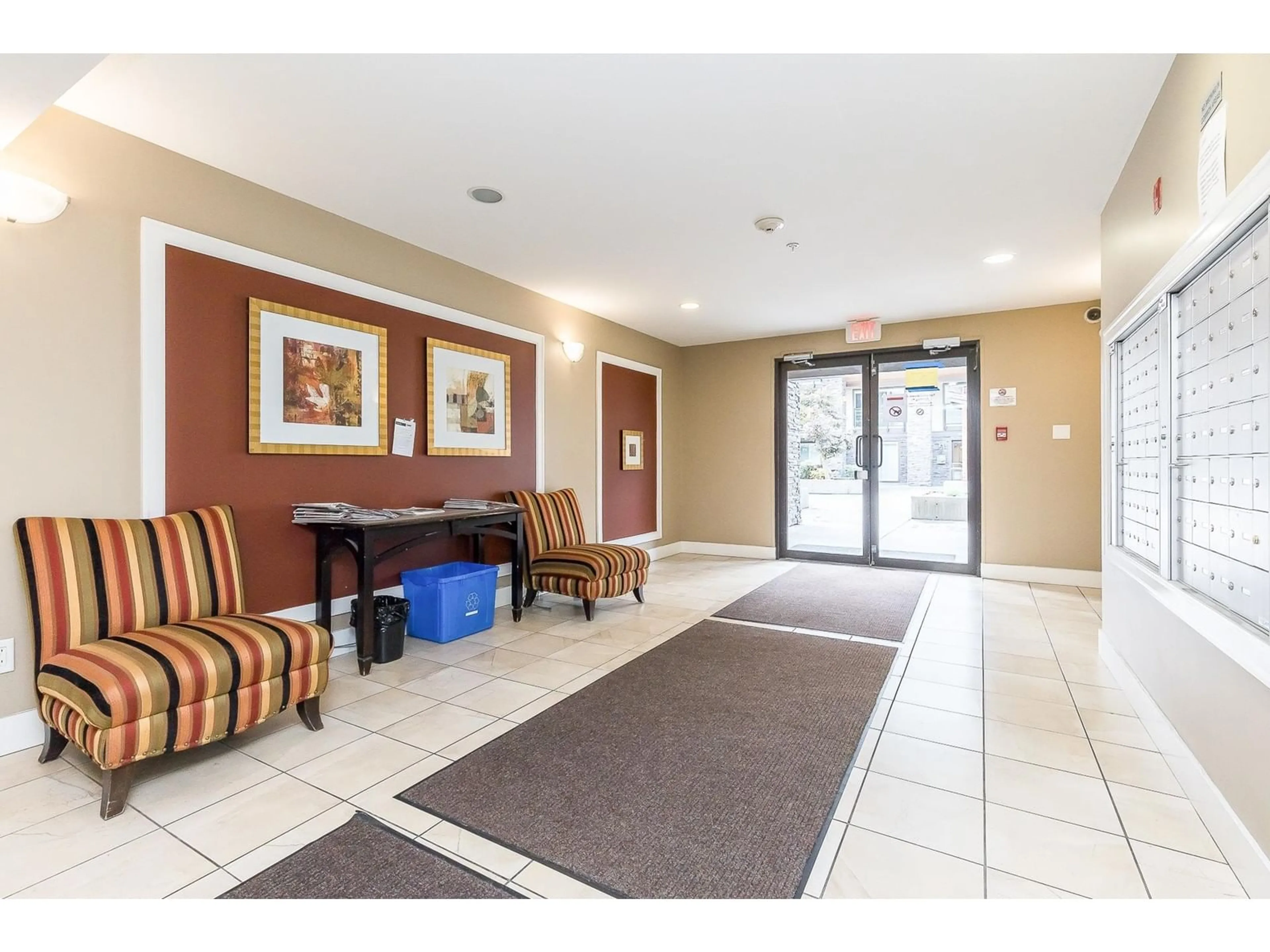 Indoor lobby, carpet floors for 119 30525 CARDINAL AVENUE, Abbotsford British Columbia V2T0A8