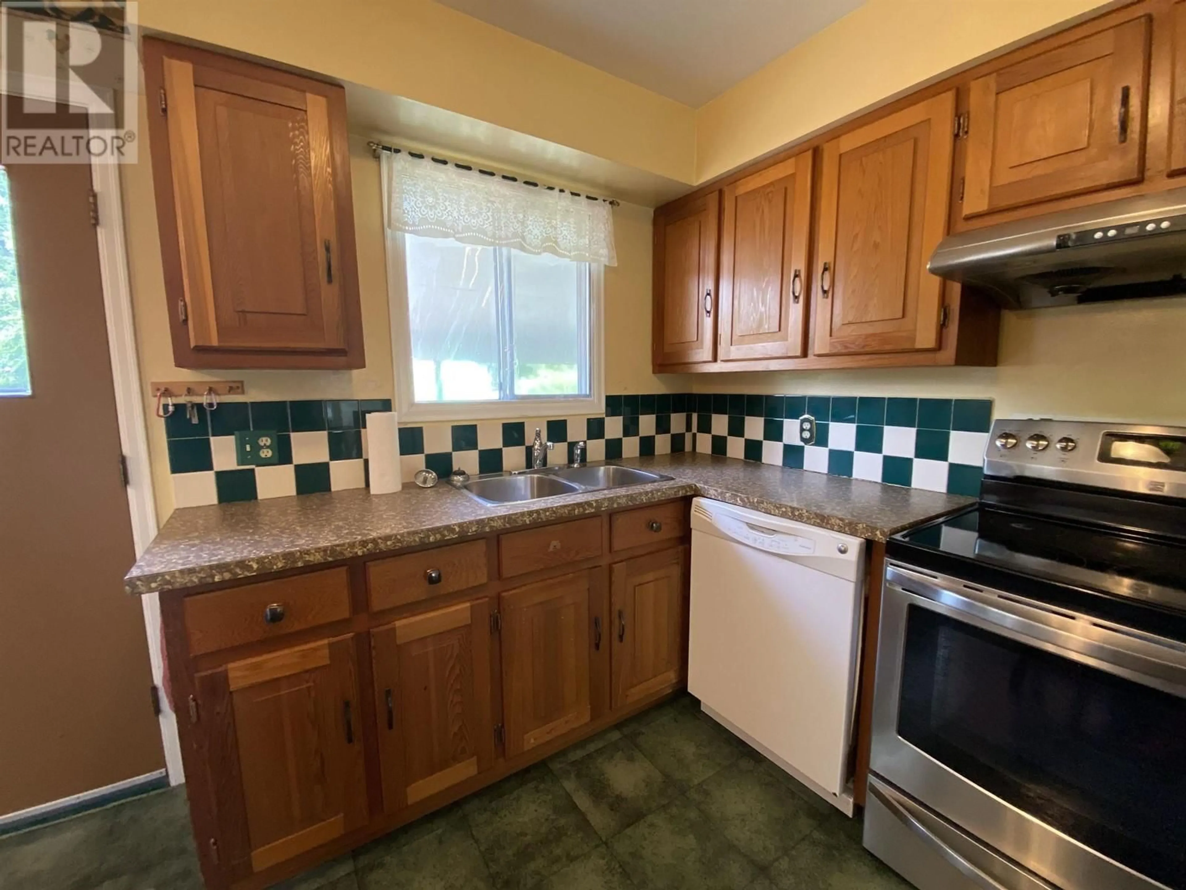 Standard kitchen, wood floors, cottage for 4828 SCOTT AVENUE, Terrace British Columbia V8G2B6