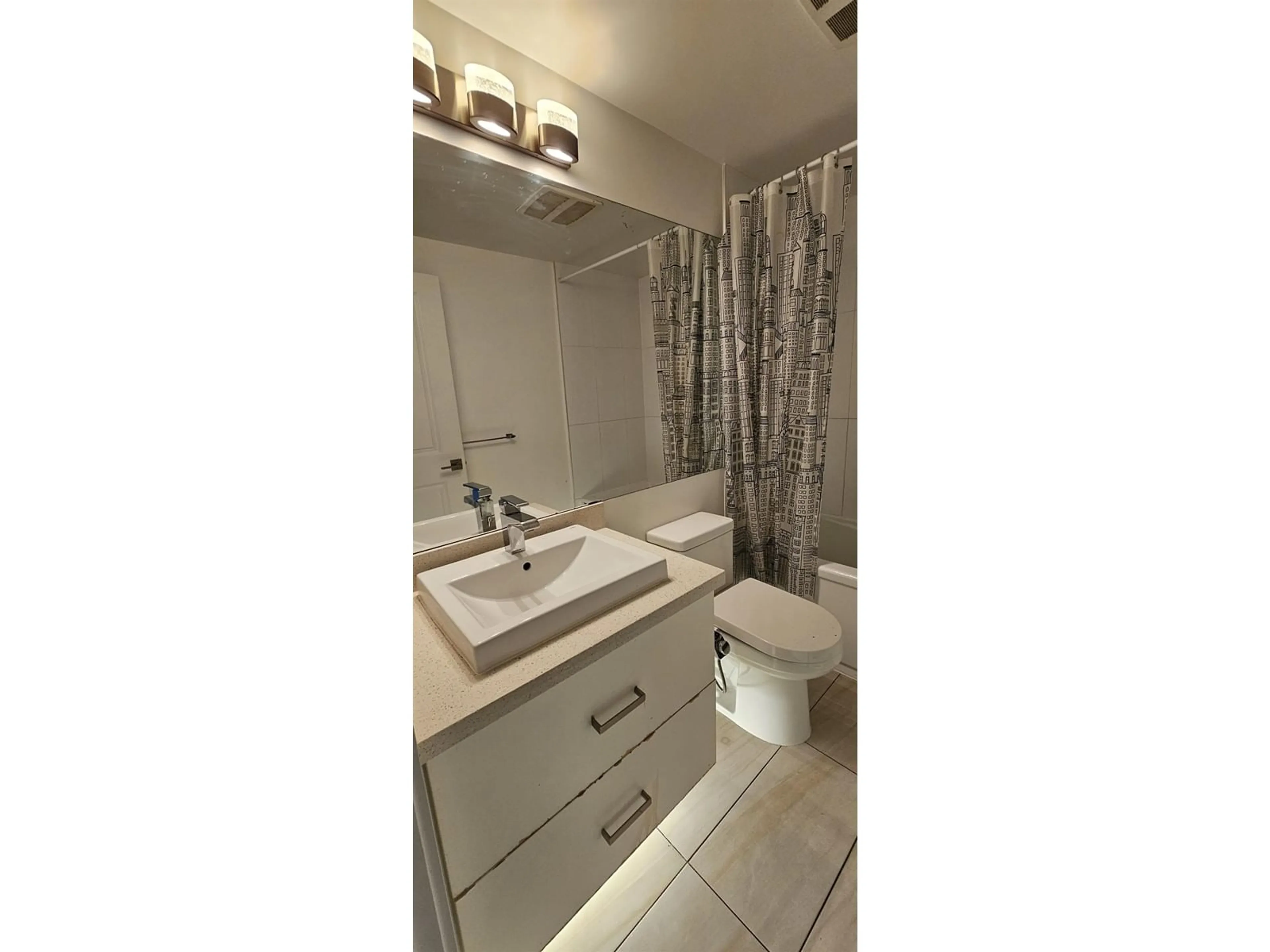 Standard bathroom, ceramic/tile floor for 1003 - 11967 80, Delta British Columbia V4C0E2