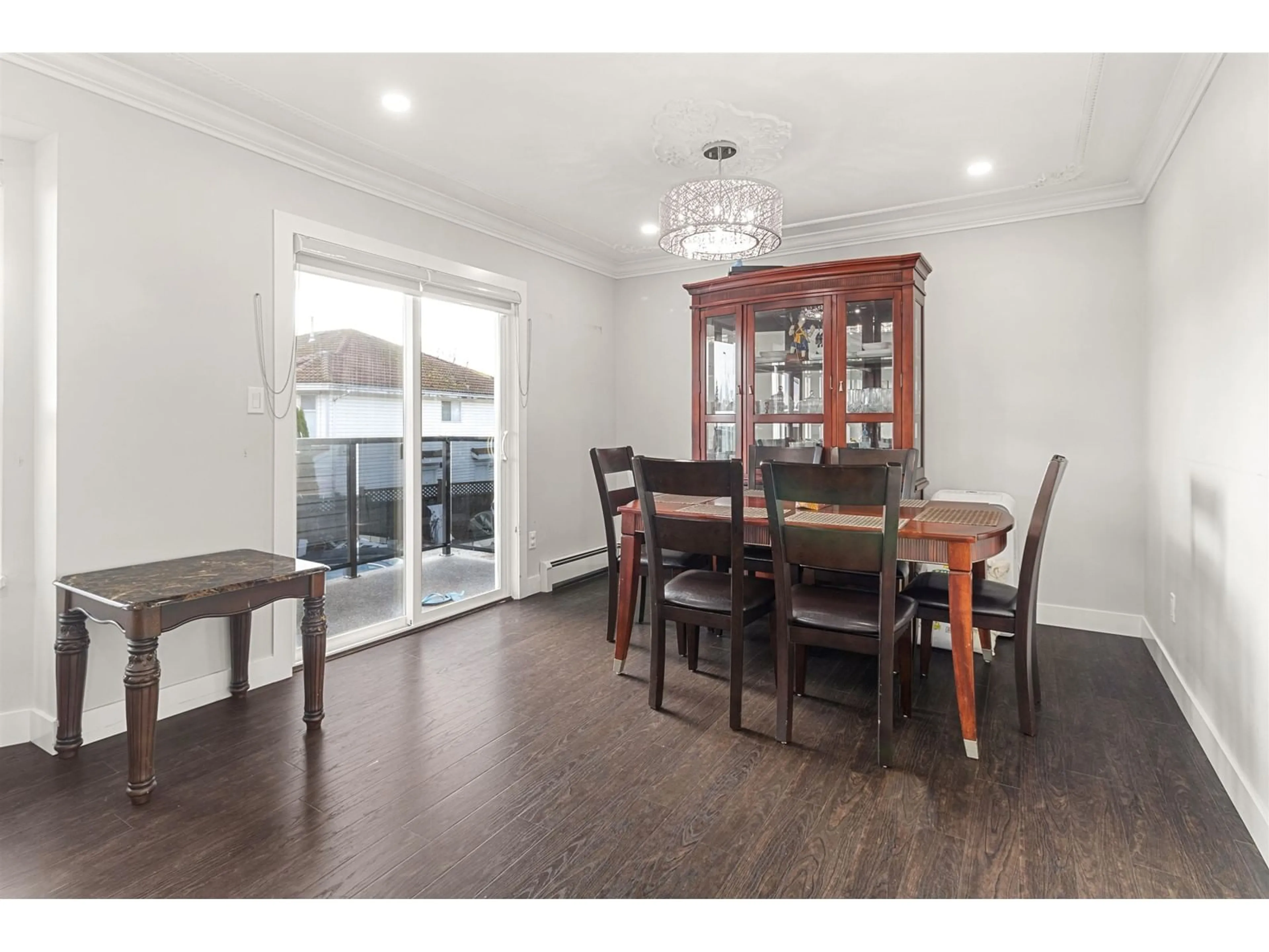 Dining room, wood floors, cottage for 7595 122A STREET, Surrey British Columbia V3W0K7