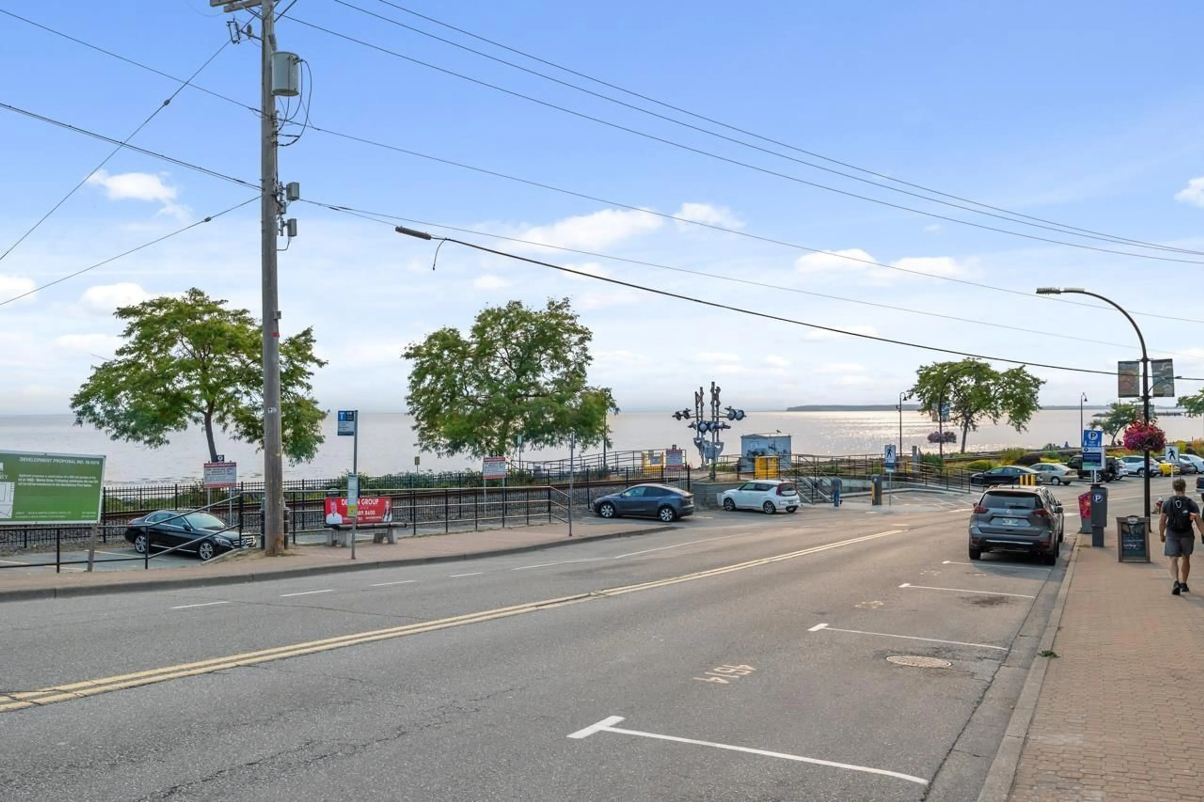A pic from outside/outdoor area/front of a property/back of a property/a pic from drone, building for 211 - 15621 MARINE, White Rock British Columbia V4B1E1