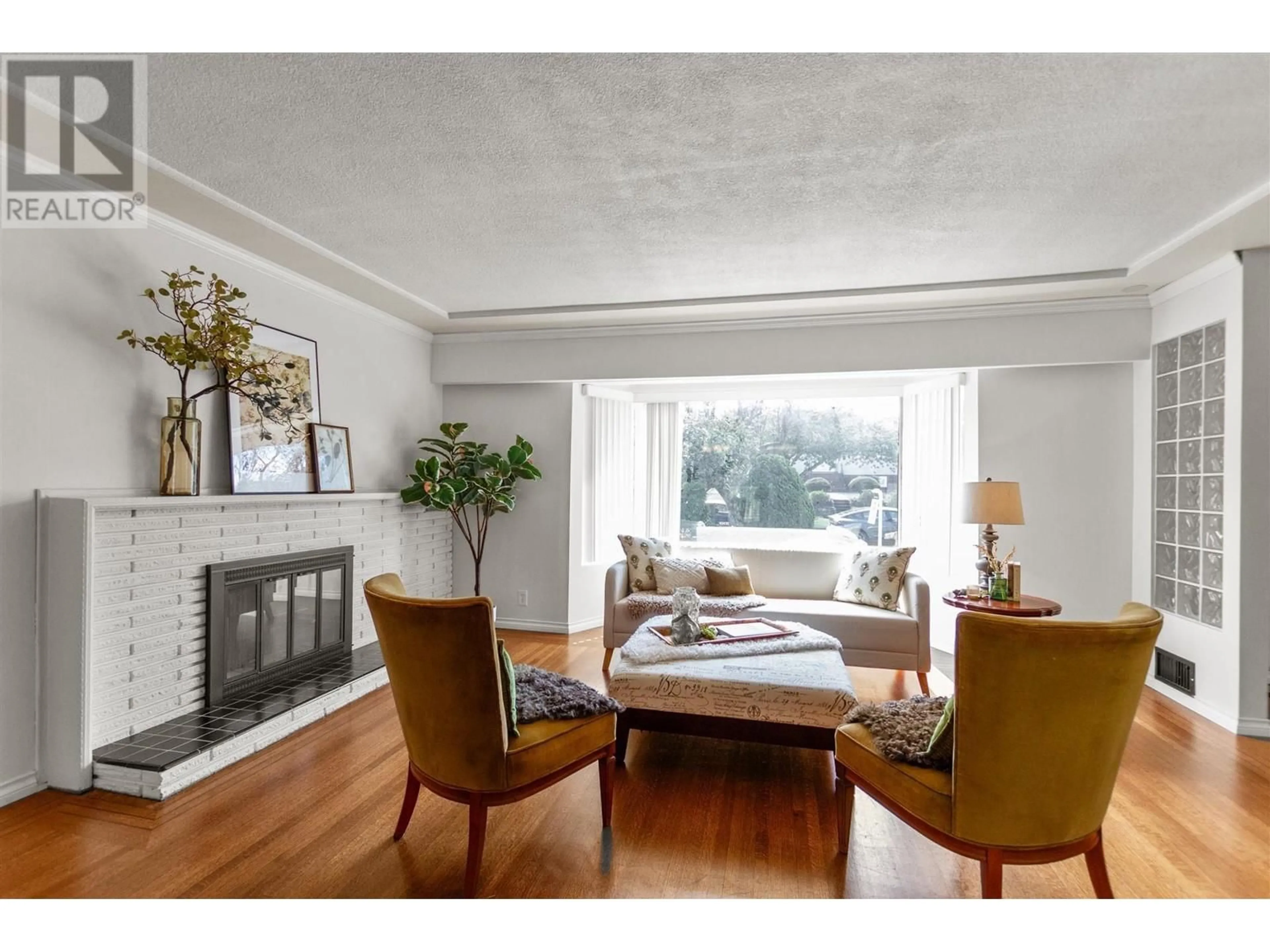 Living room, wood floors for 4823 WESTLAWN DRIVE, Burnaby British Columbia V5C3R4