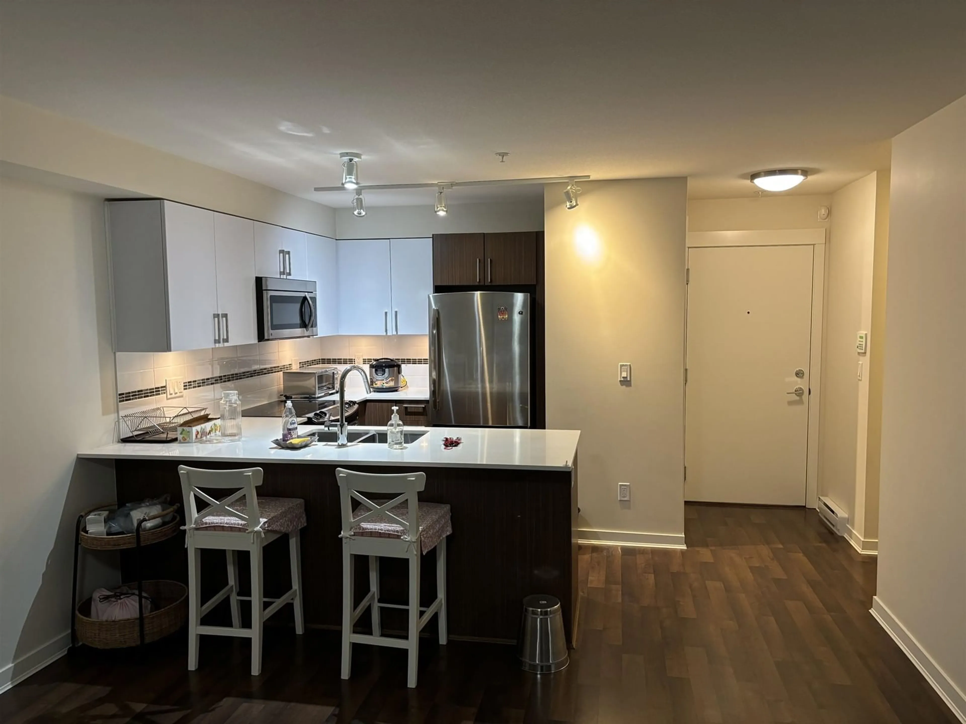 Open concept kitchen for 217 8733 160 STREET, Surrey British Columbia V4N1G4