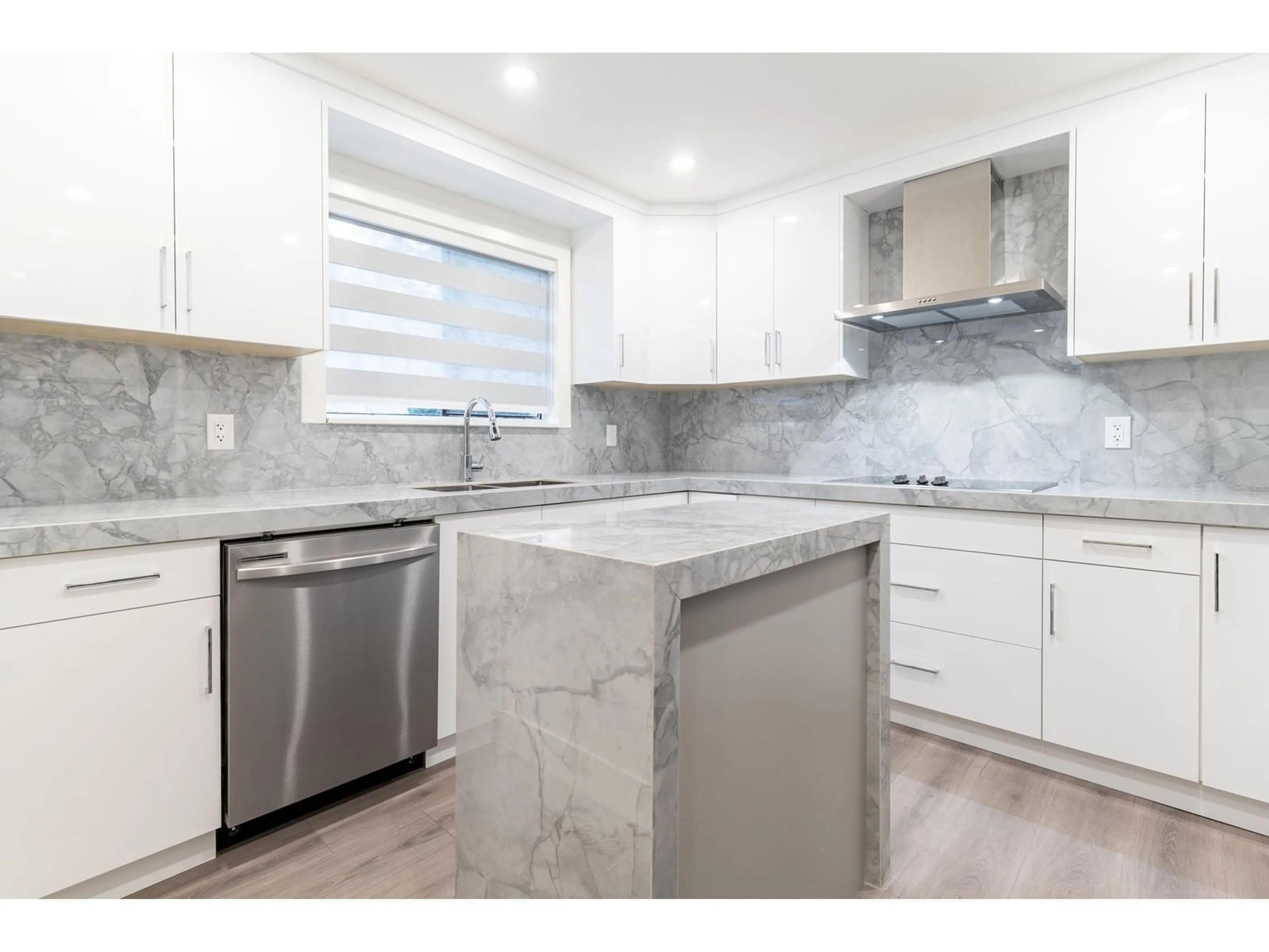 Contemporary kitchen, ceramic floors for 80 10830 152 STREET, Surrey British Columbia V3R4H2