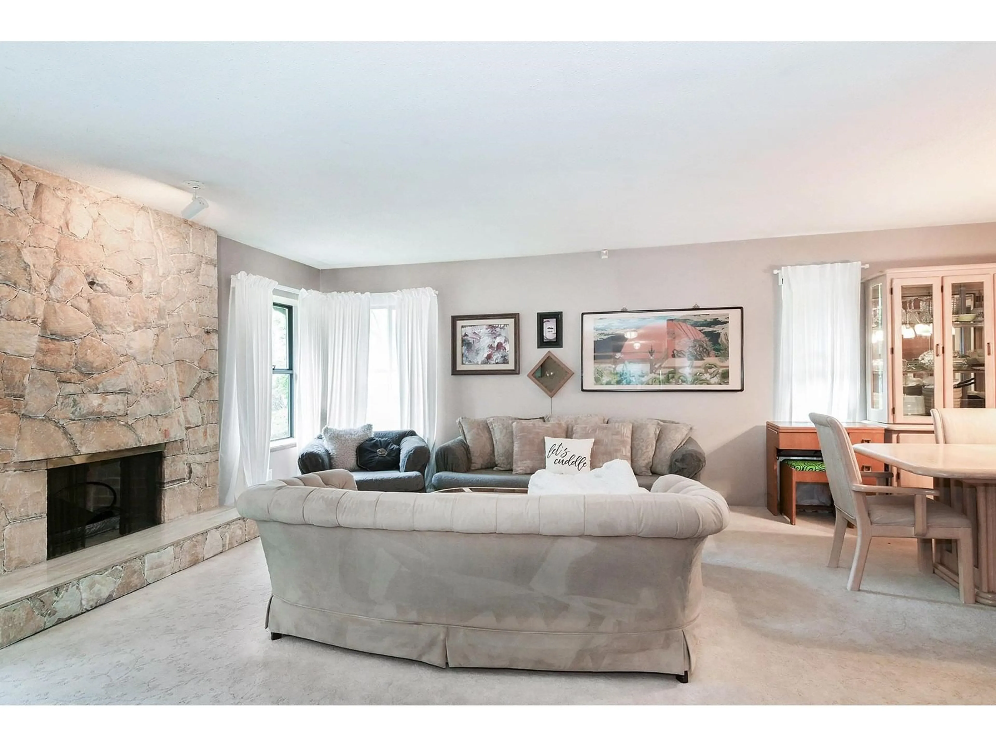 Living room, cement floor for 1909 AMBLE GREENE DRIVE, Surrey British Columbia V4A7J1