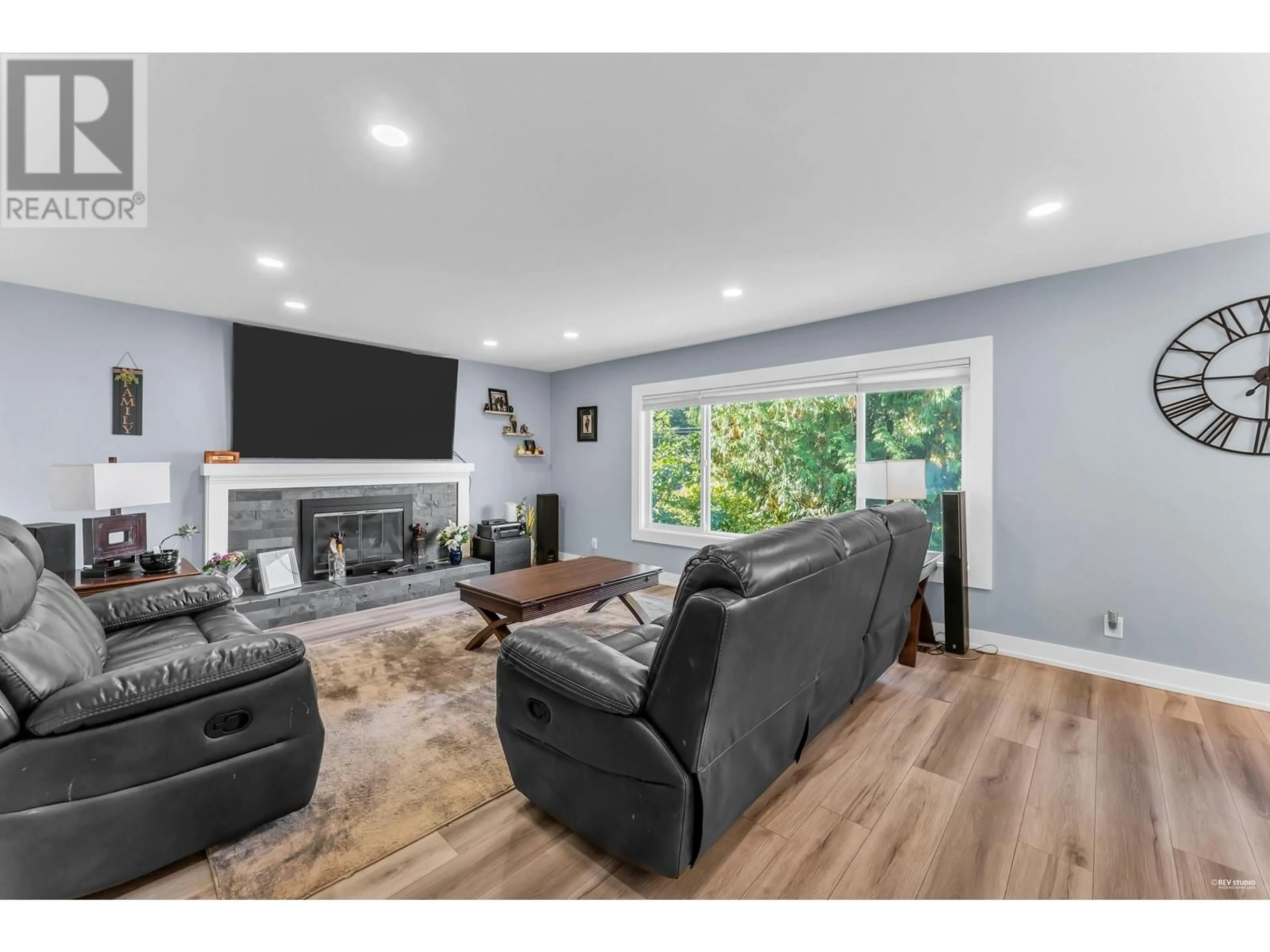 Living room, wood floors for 888 51A STREET, Delta British Columbia V4M2X8