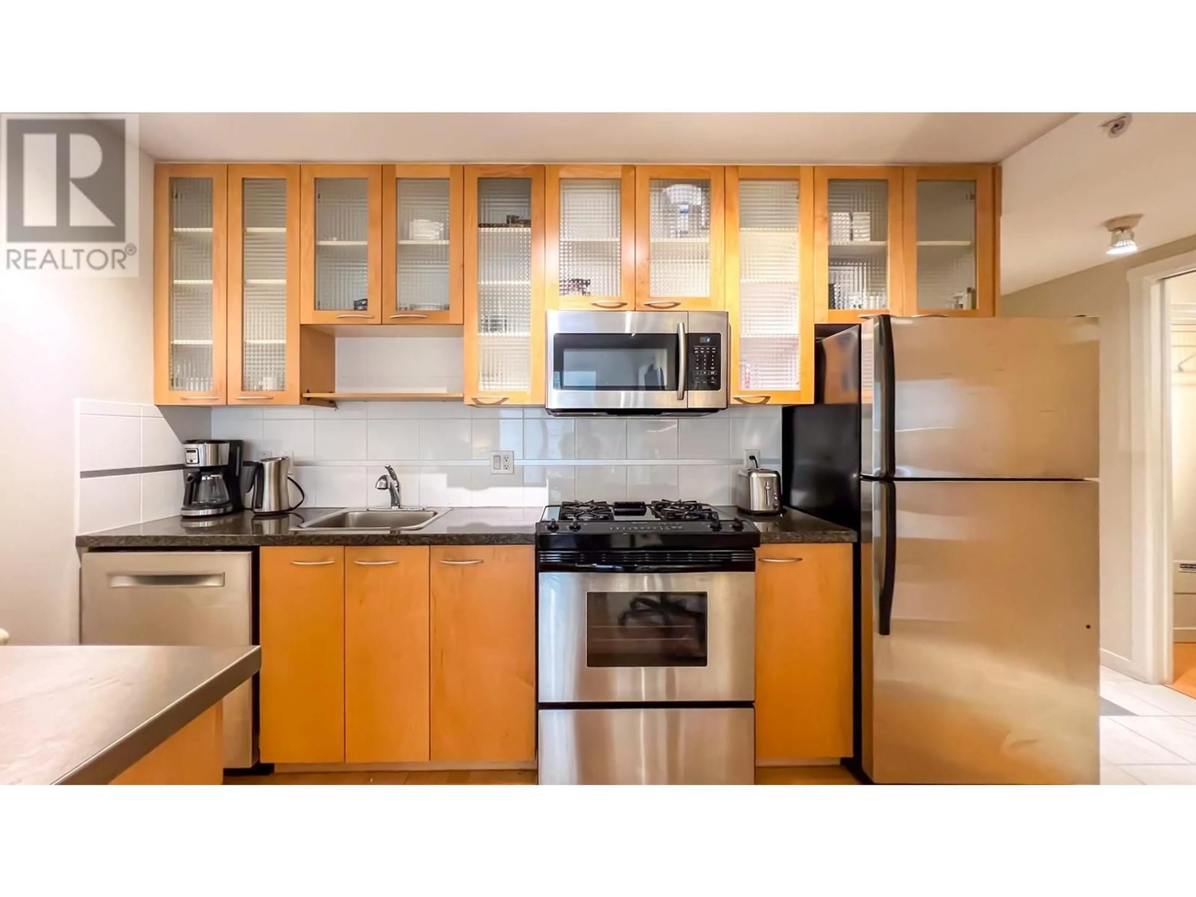 Standard kitchen for 1508 969 RICHARDS STREET, Vancouver British Columbia V6B1A8