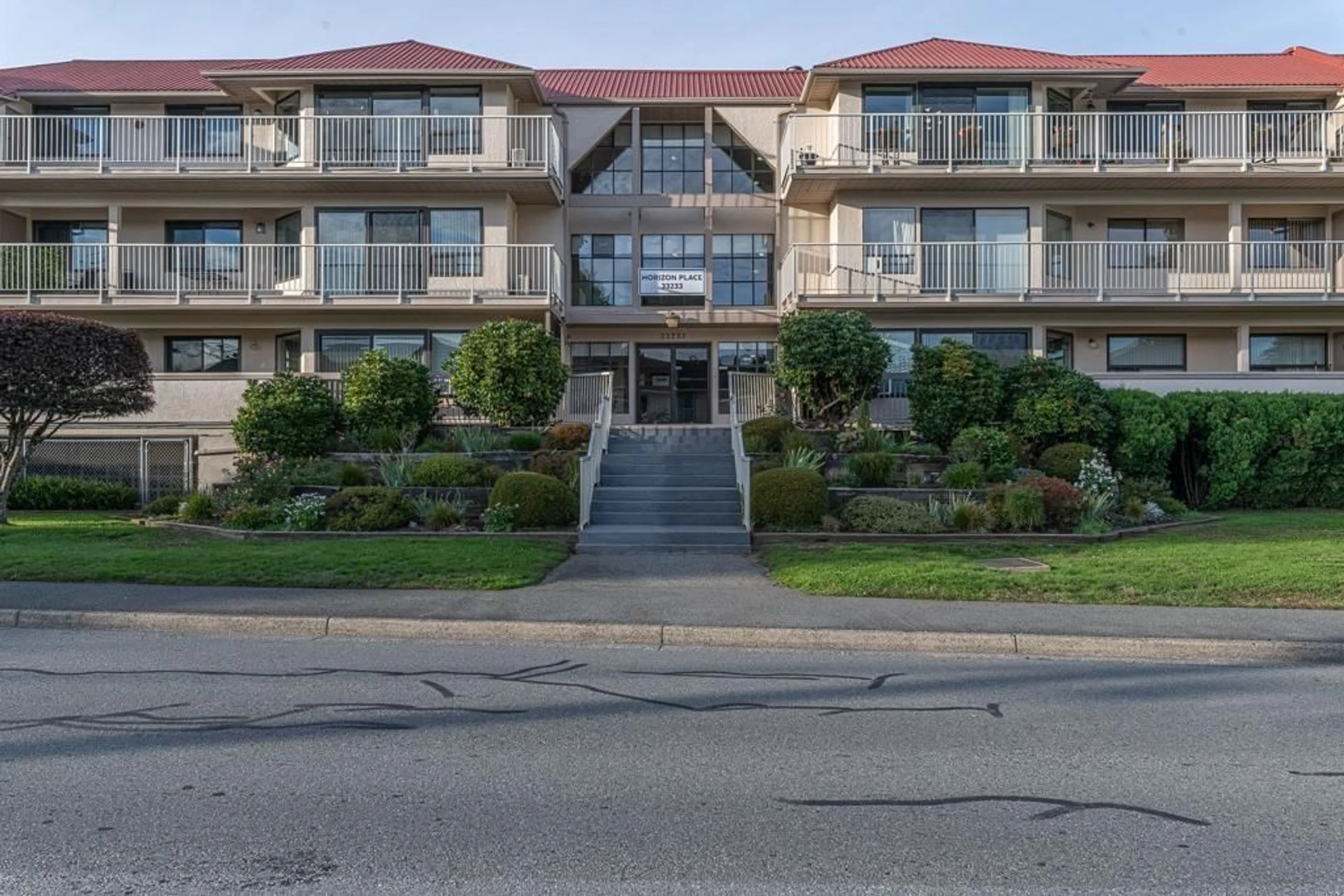 A pic from exterior of the house or condo, the front or back of building for 207 33233 BOURQUIN CRESCENT, Abbotsford British Columbia V2S1Y2