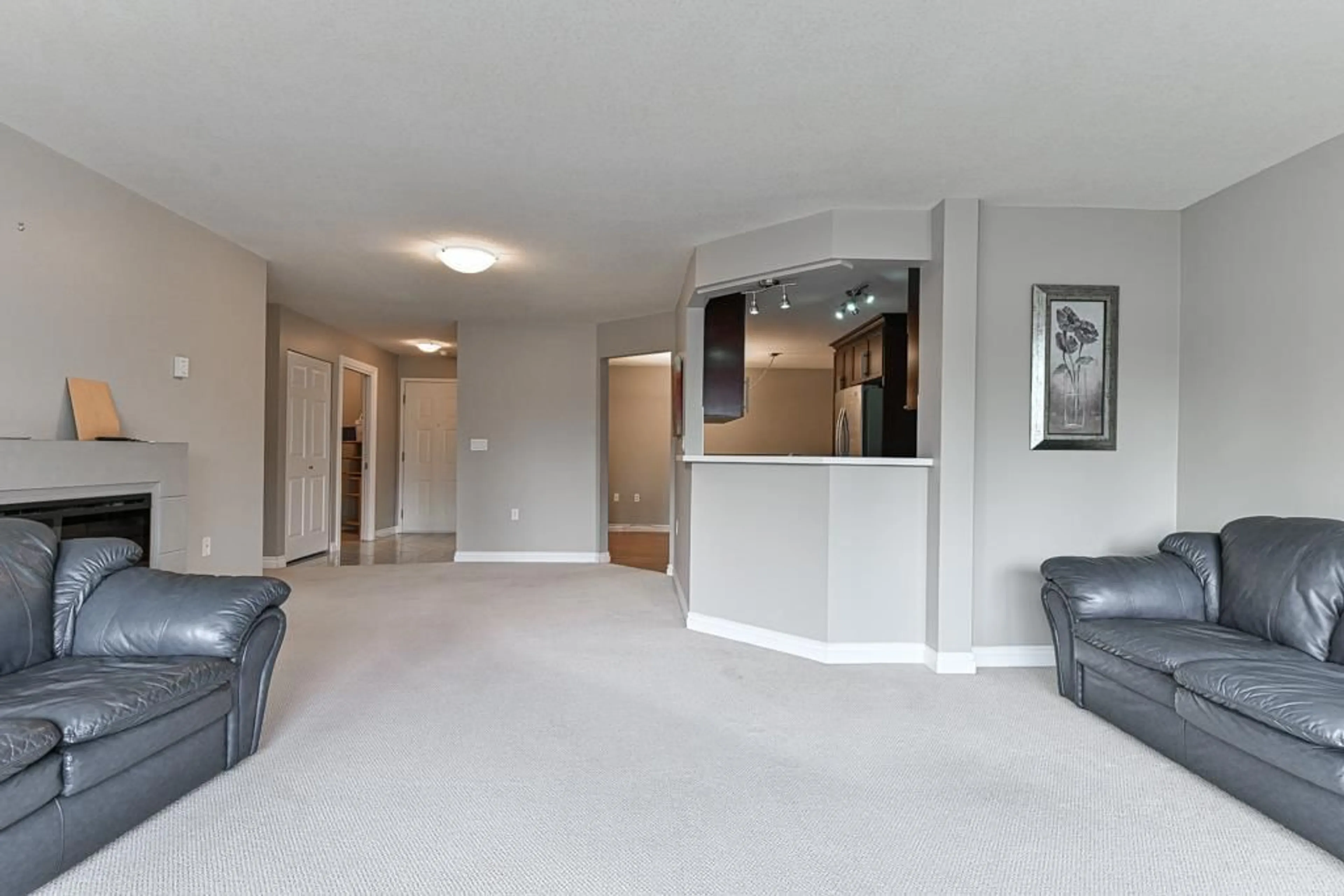 Indoor foyer, cement floor for 207 33233 BOURQUIN CRESCENT, Abbotsford British Columbia V2S1Y2