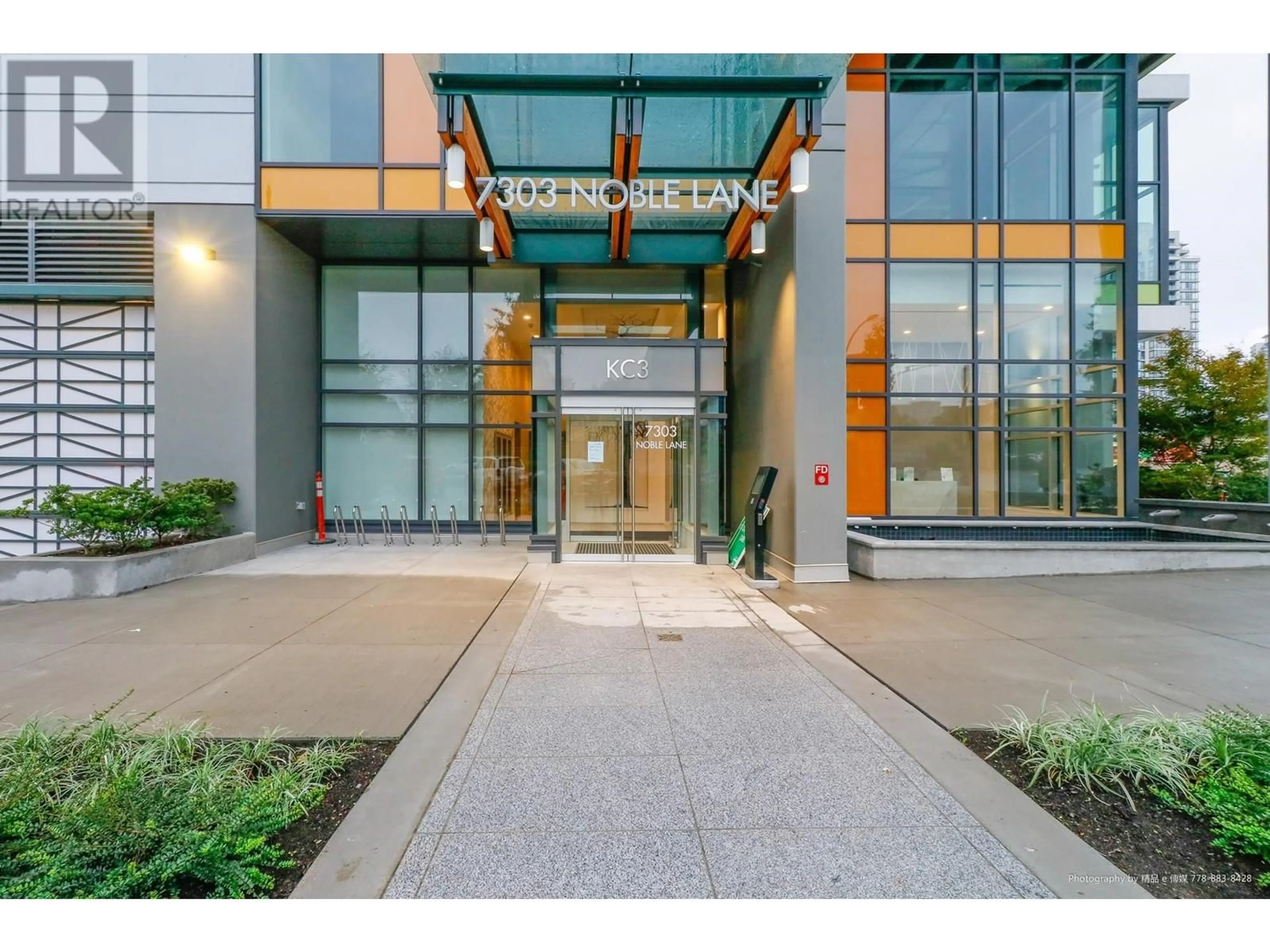 Indoor foyer for 1910 7303 NOBLE LANE, Burnaby British Columbia V3N0H2