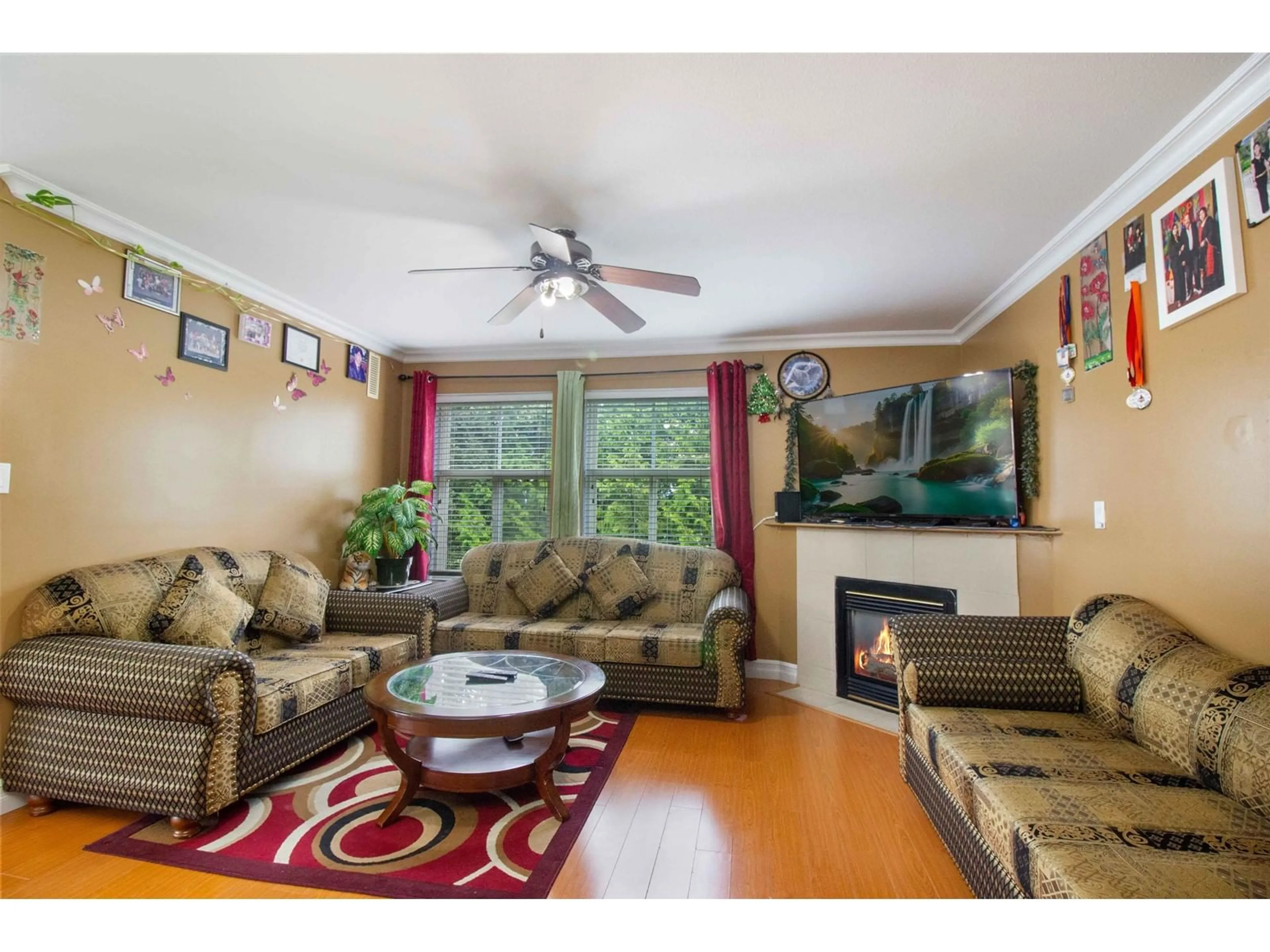 Living room, wood floors for 401 12739 72 AVENUE, Surrey British Columbia V3W2M7