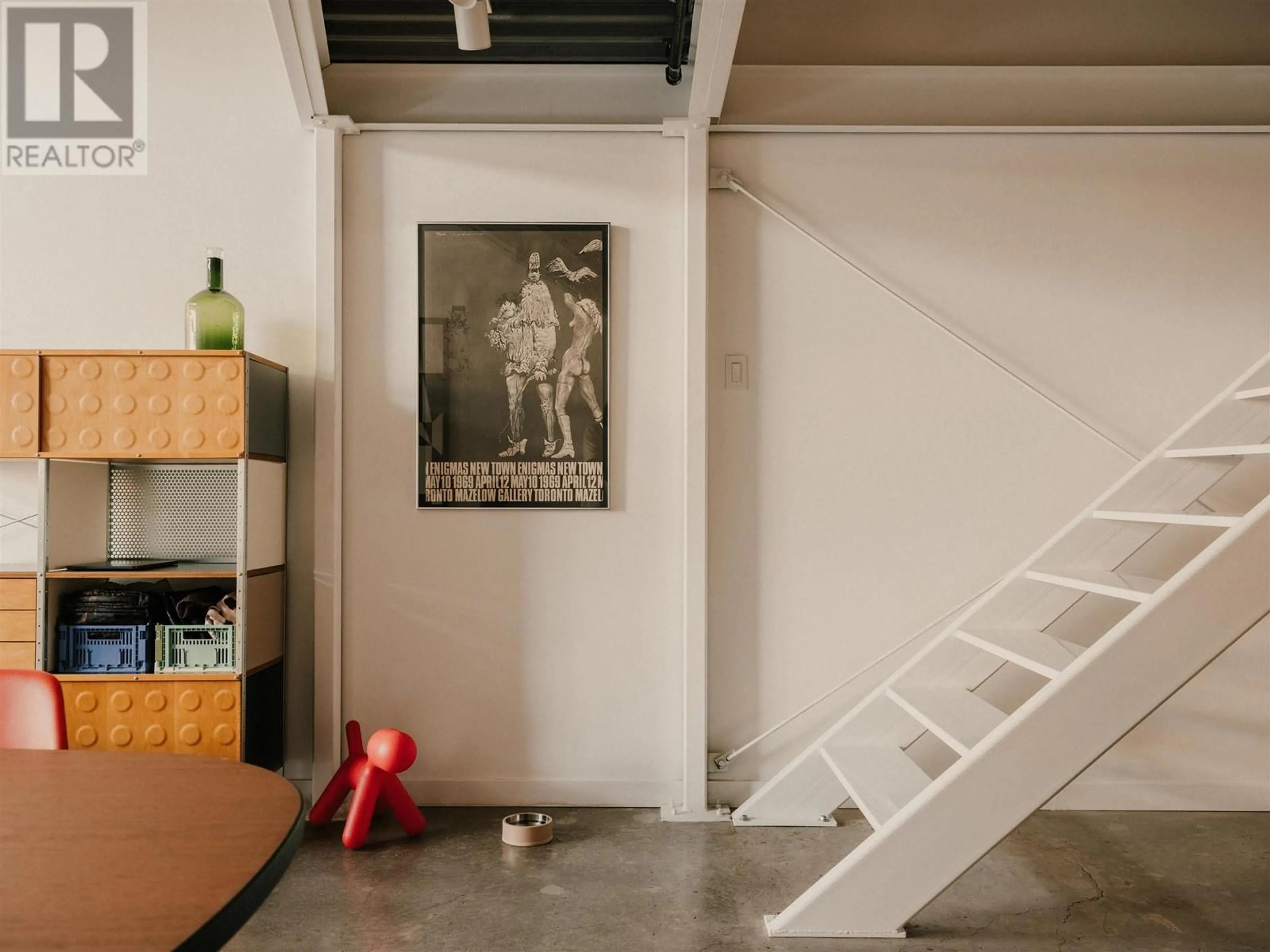 Indoor foyer, cement floor for 112 237 E 4TH AVENUE, Vancouver British Columbia V5T4R4