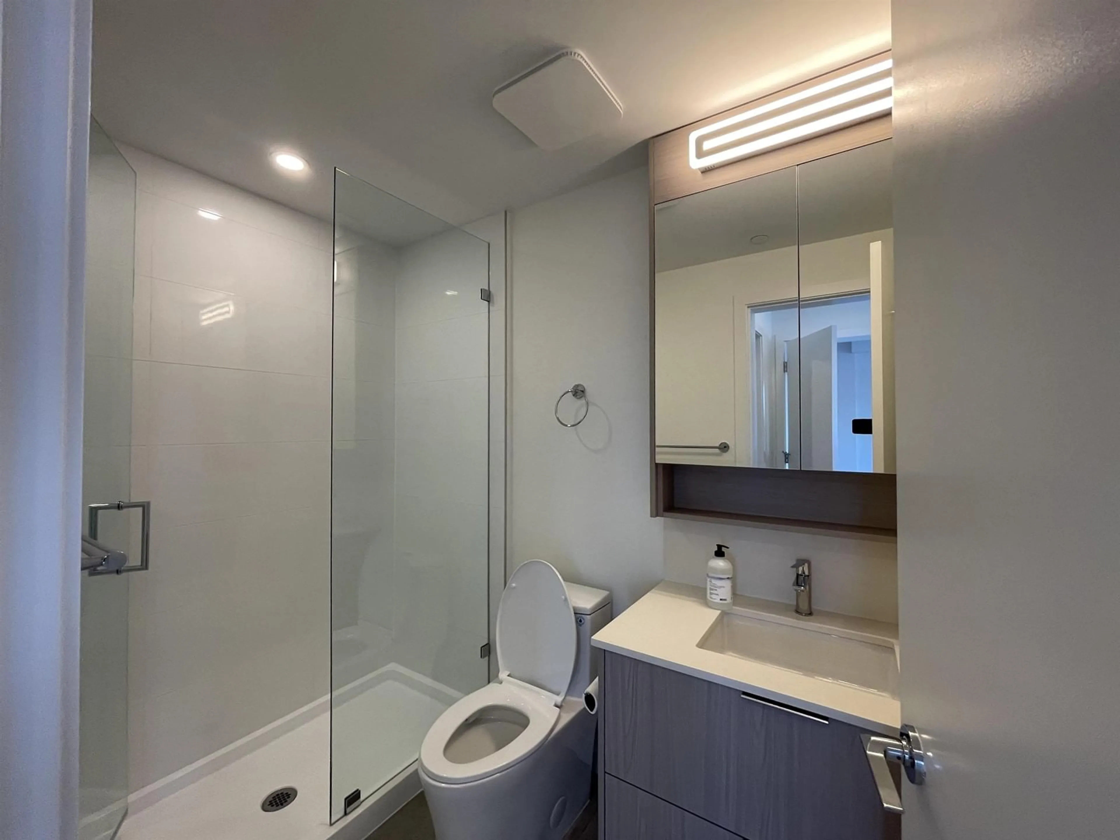 Standard bathroom for W502 10828 139A STREET, Surrey British Columbia V3R0H3