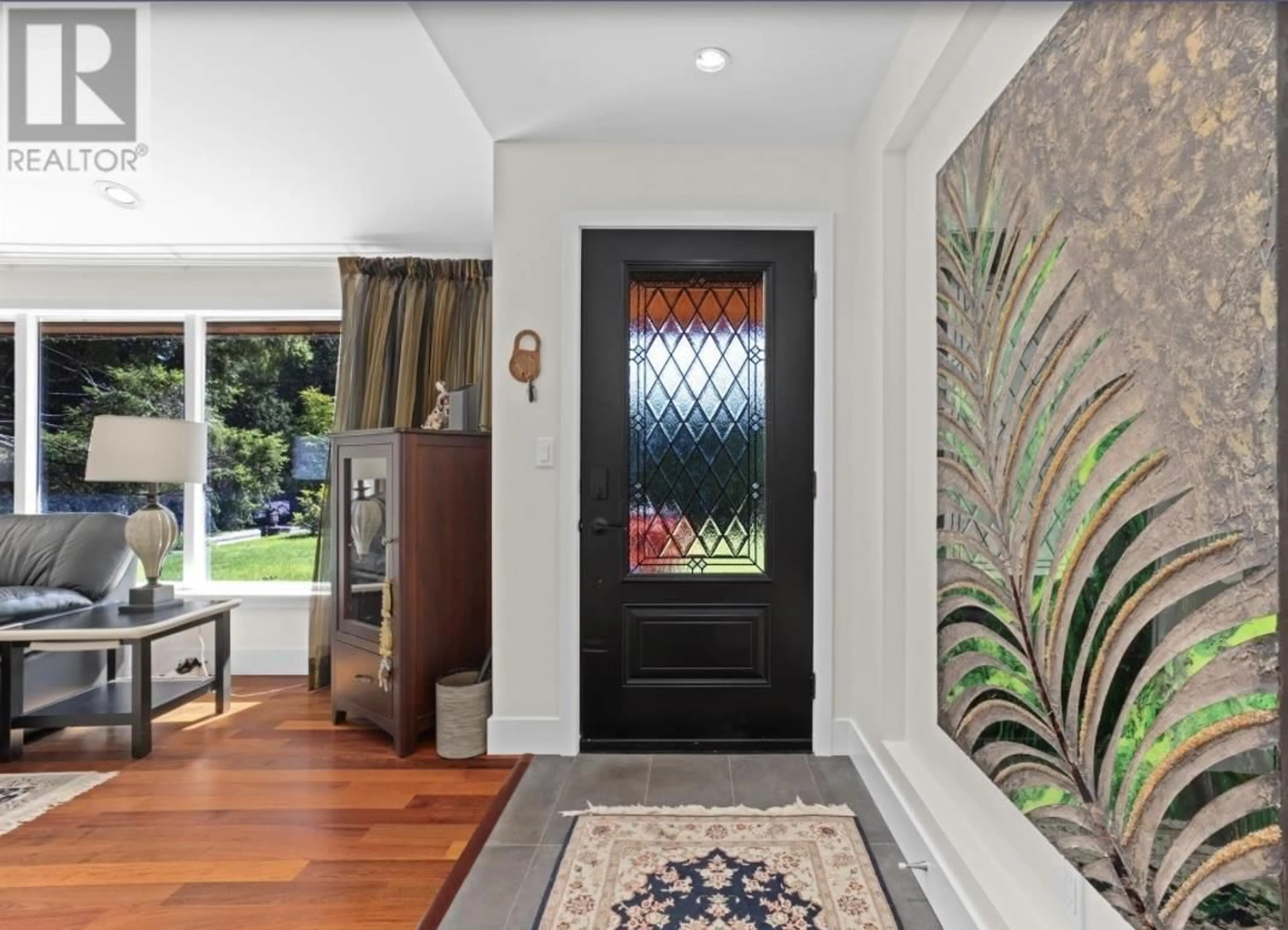 Indoor entryway, wood floors for 81 MORVEN DR DRIVE, West Vancouver British Columbia V7S1B3