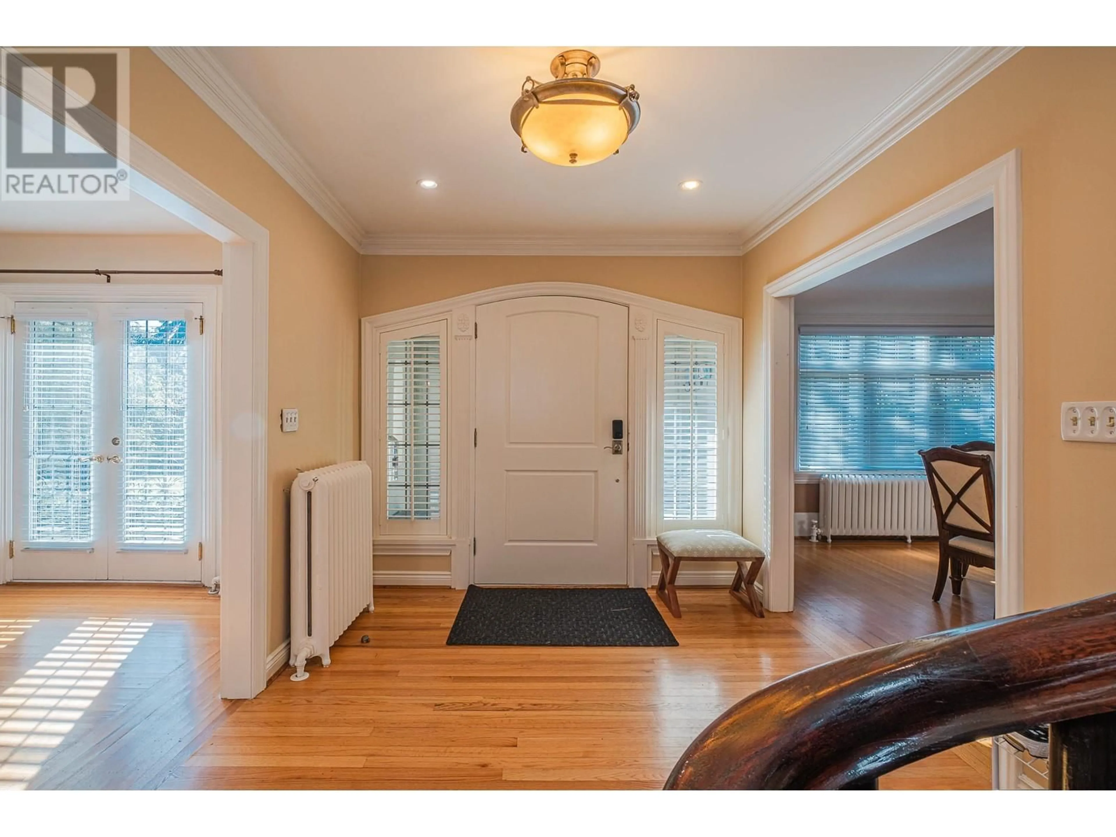 Indoor entryway, wood floors for 1667 W 40TH AVENUE, Vancouver British Columbia V6M1W1