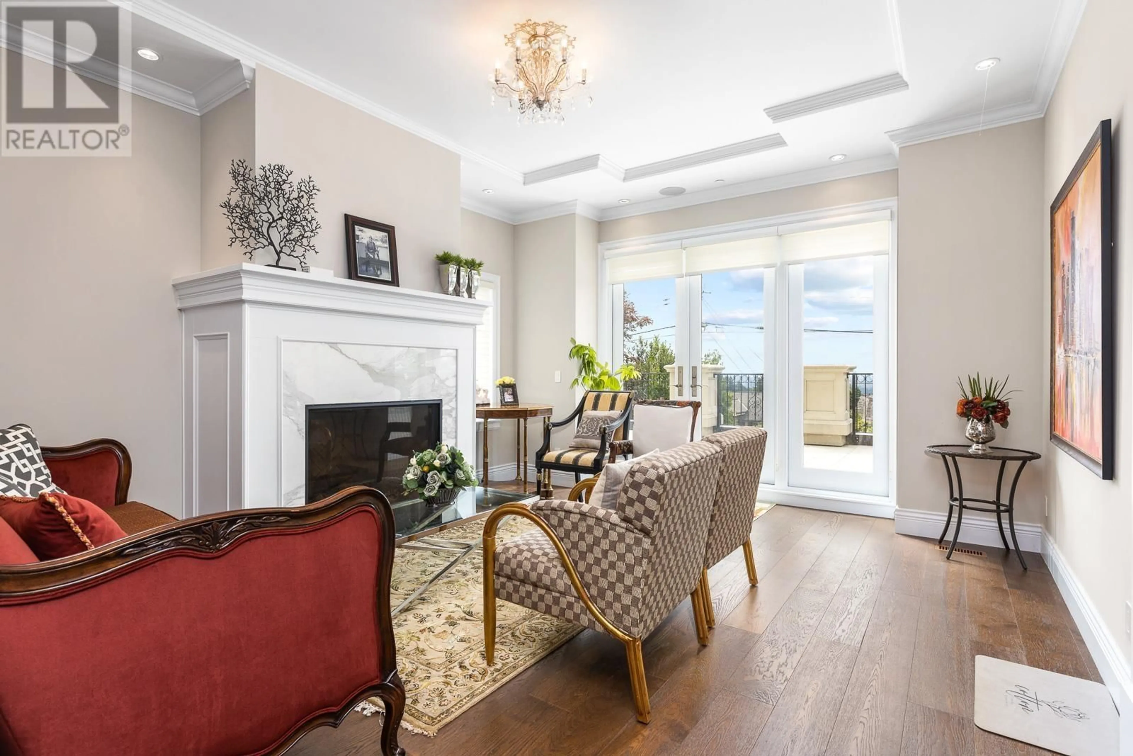 Living room, wood floors for 1135 QUEENS AVENUE, West Vancouver British Columbia V7S2K3