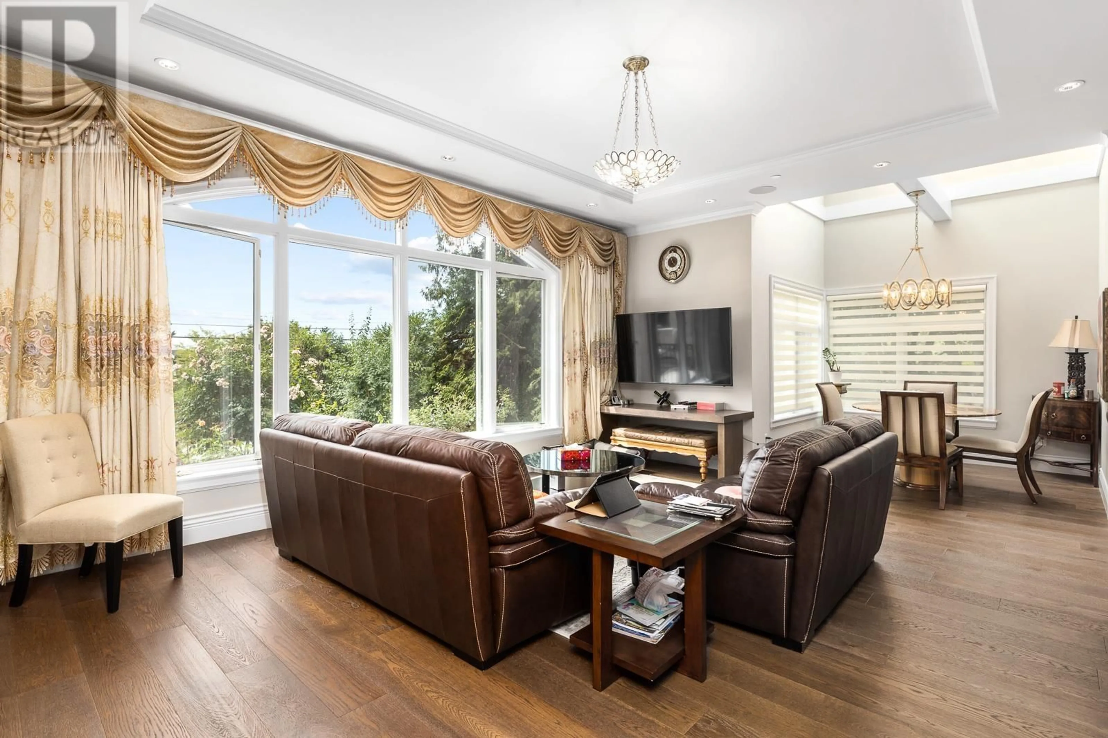 Living room, wood floors for 1135 QUEENS AVENUE, West Vancouver British Columbia V7S2K3