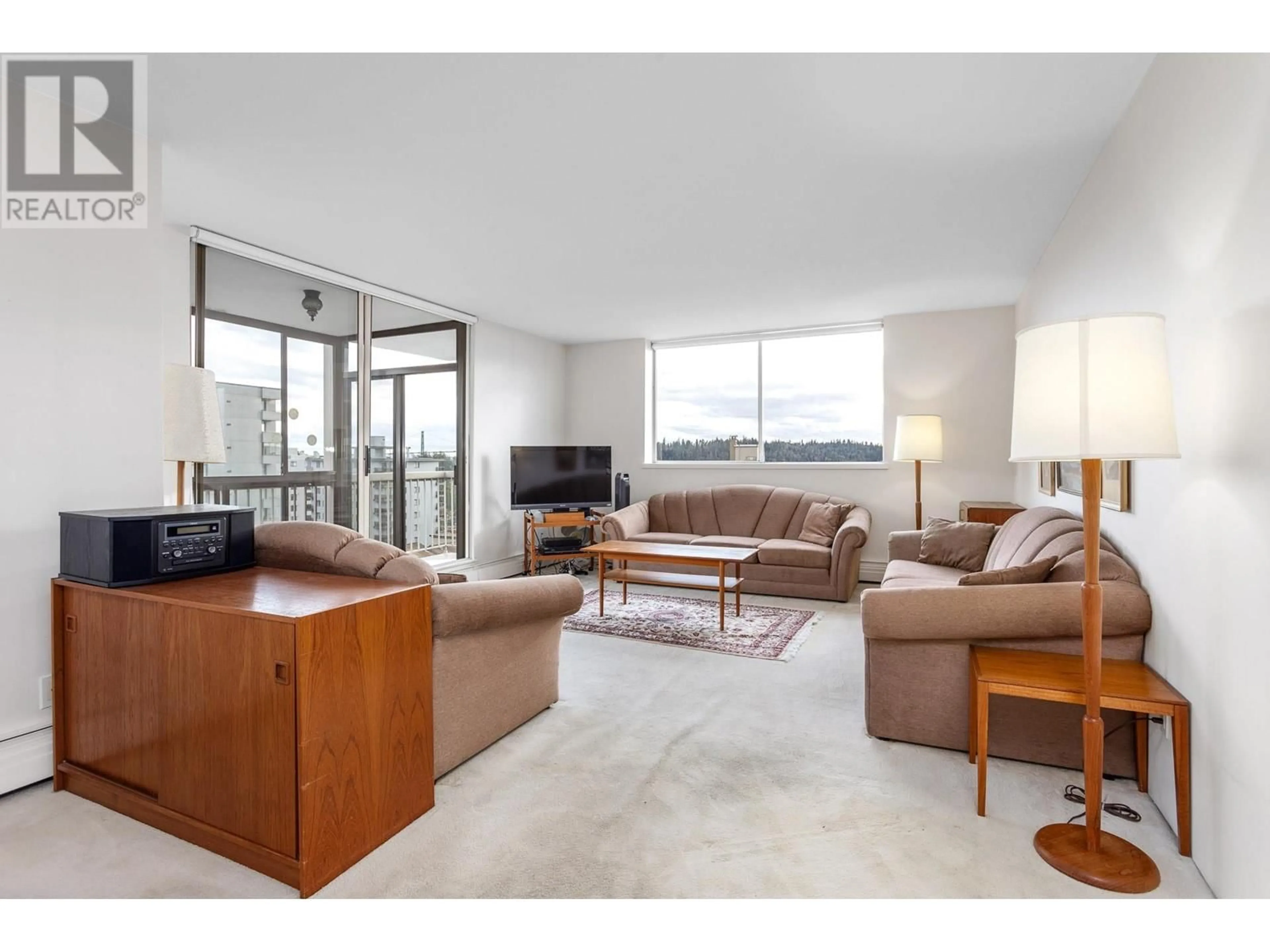 Living room, wood floors for 701 1390 DUCHESS AVENUE, West Vancouver British Columbia V7T1H6