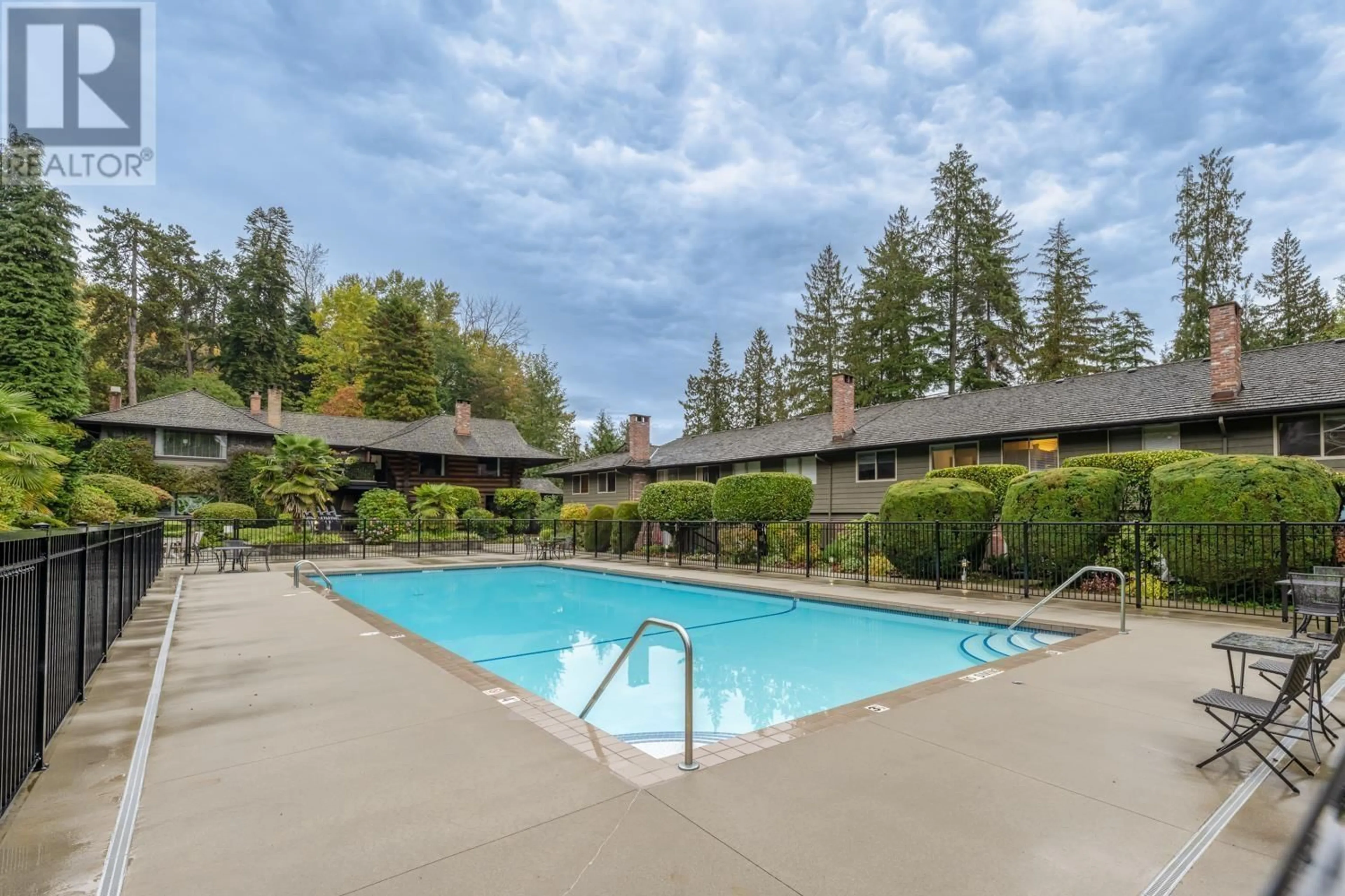 Indoor or outdoor pool for 312 235 KEITH ROAD, West Vancouver British Columbia V7T1L5