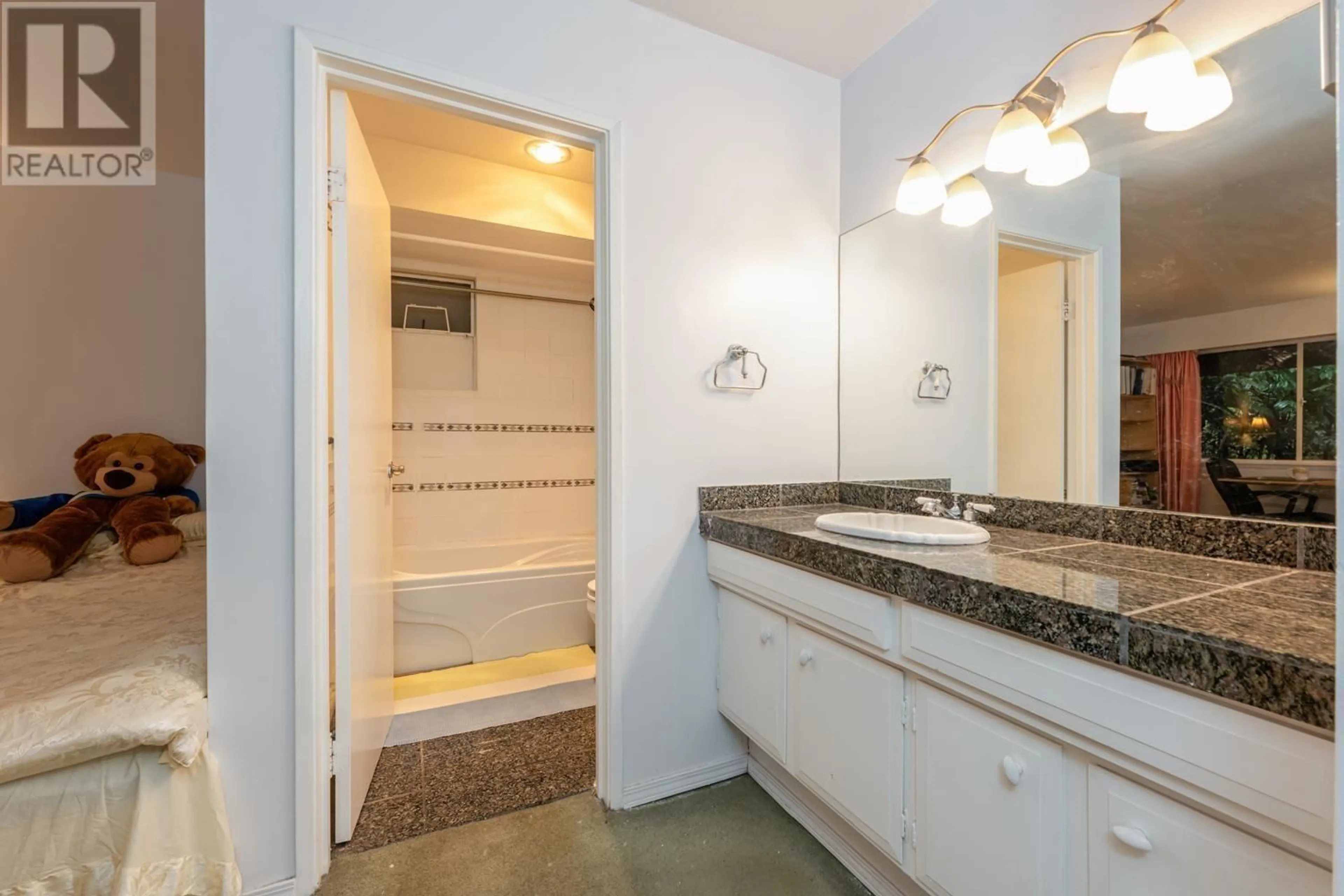 Standard bathroom, ceramic floors for 312 235 KEITH ROAD, West Vancouver British Columbia V7T1L5