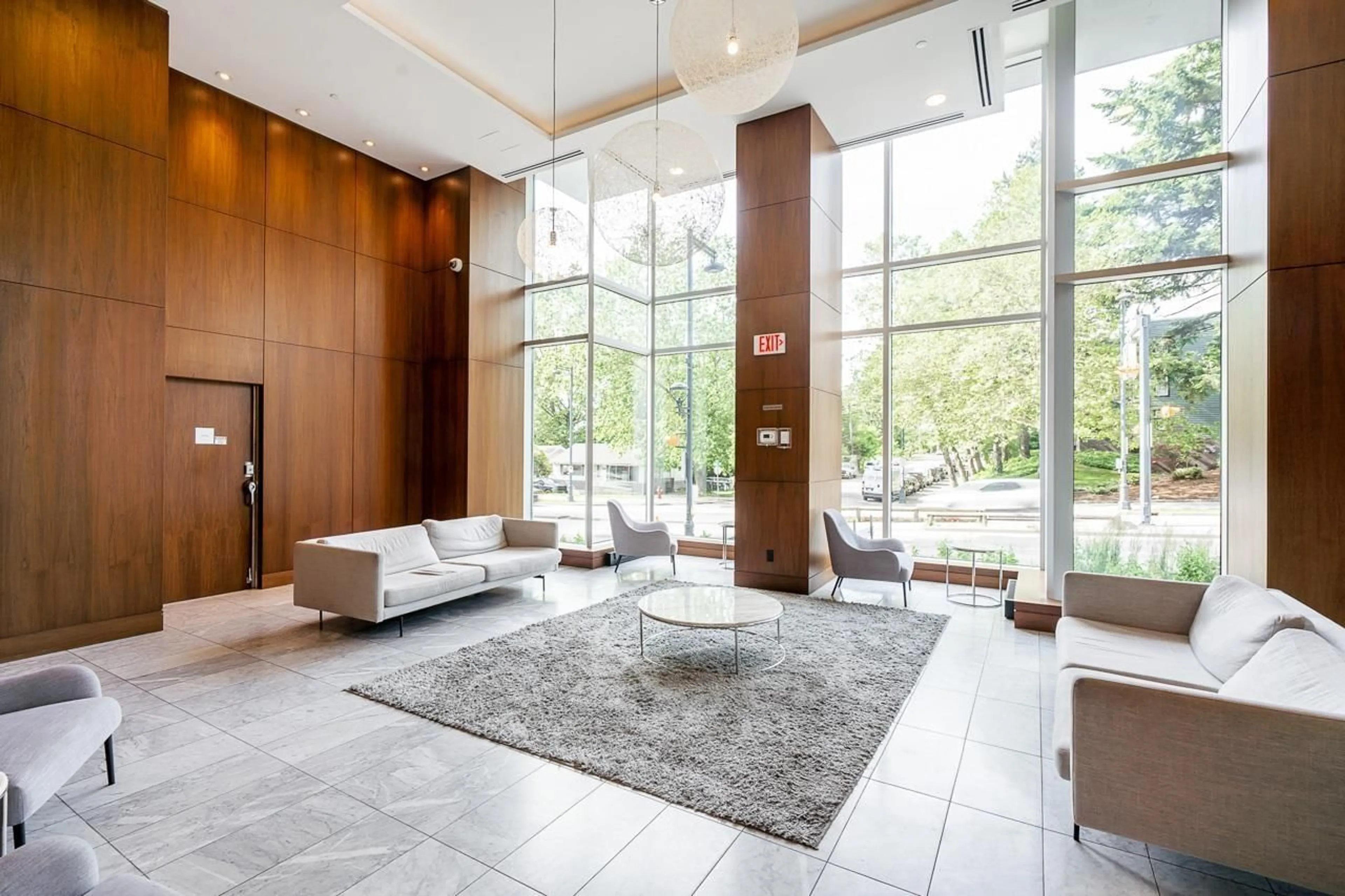 Indoor lobby, wood floors for 2715 13750 100 AVENUE, Surrey British Columbia V3T0L3