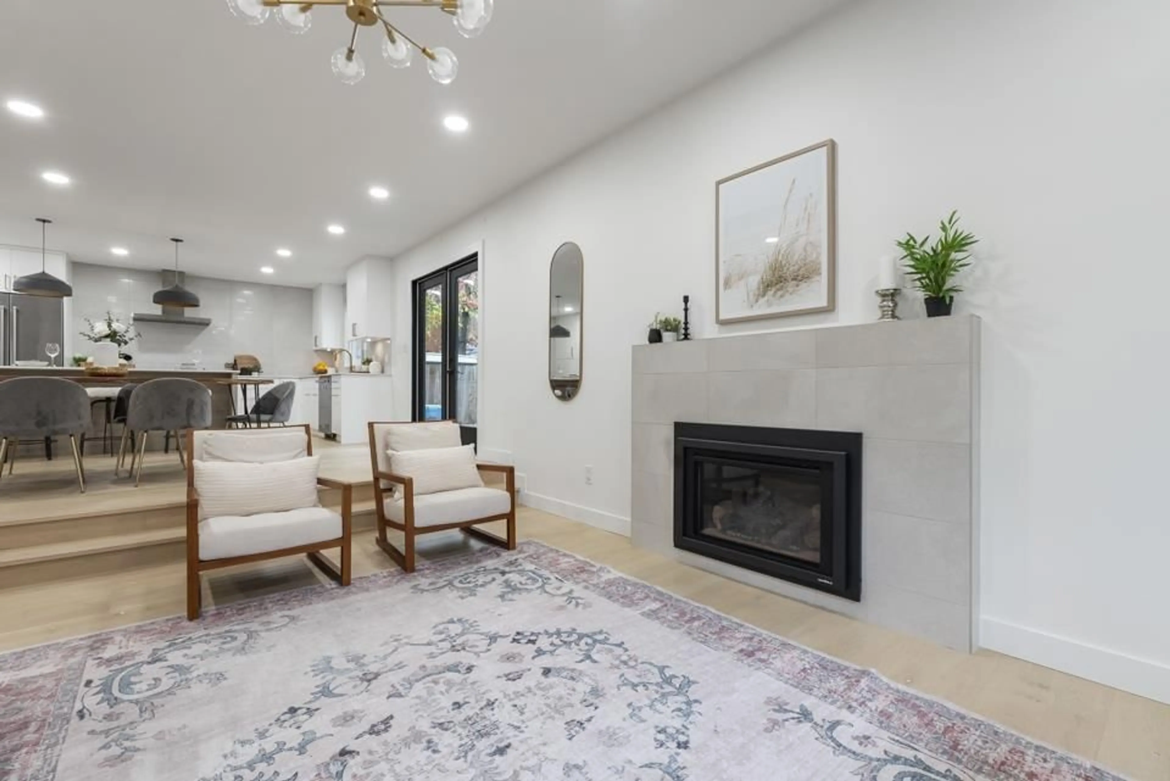 Living room, wood floors for 14041 88A AVENUE, Surrey British Columbia V3V7H4