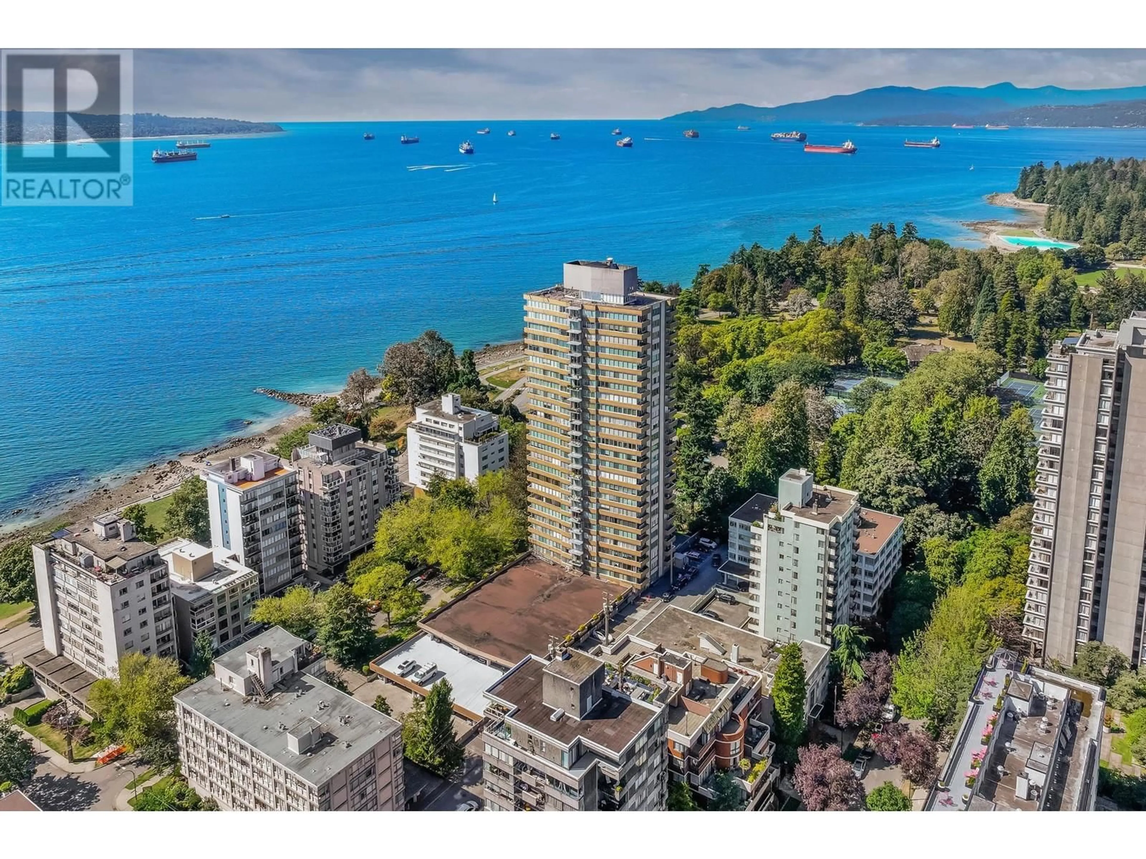 A pic from exterior of the house or condo, the view of city buildings for 1605 2055 PENDRELL STREET, Vancouver British Columbia V6G1T9