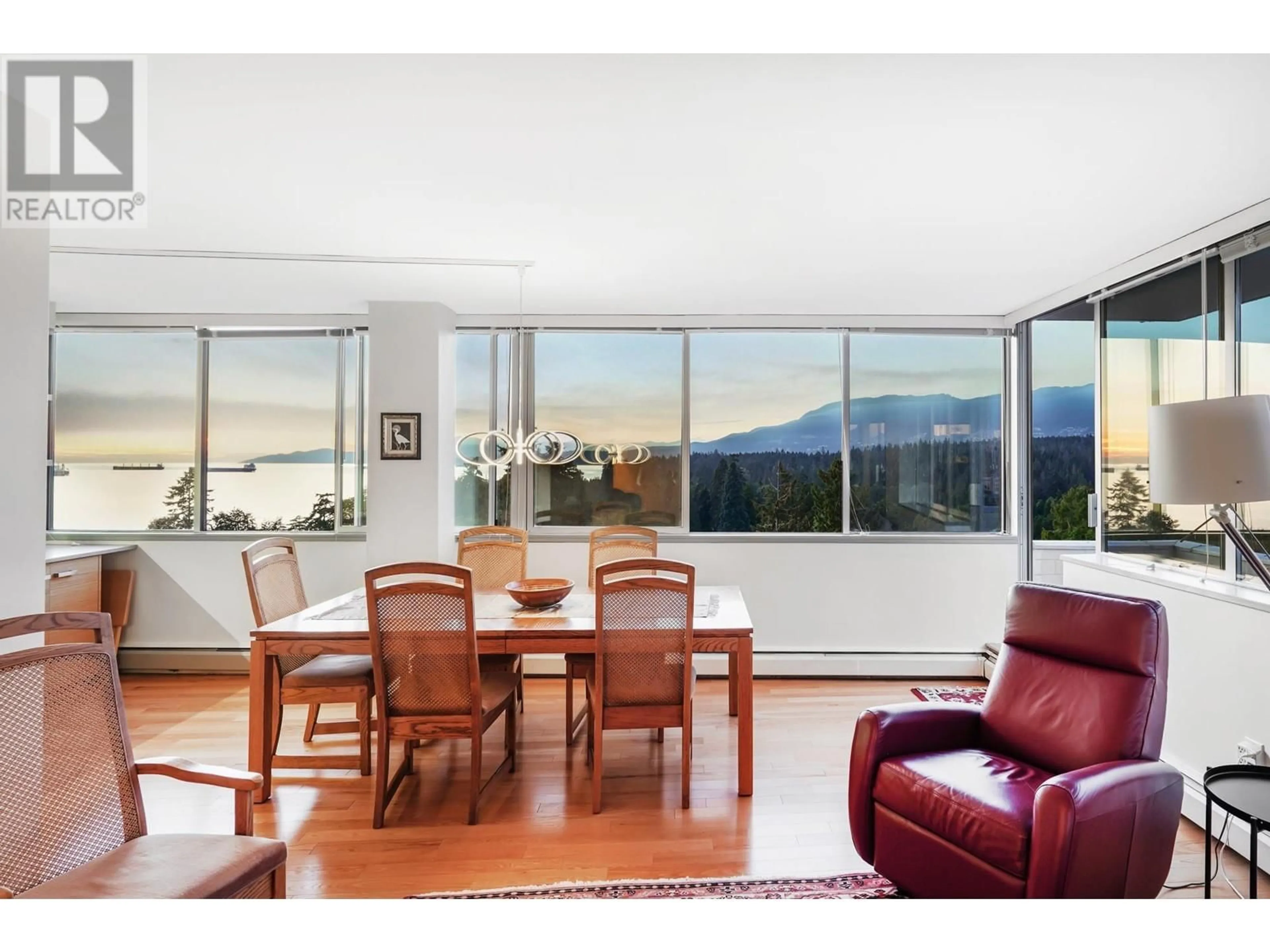 Dining room, wood floors, the view of mountain for 1605 2055 PENDRELL STREET, Vancouver British Columbia V6G1T9