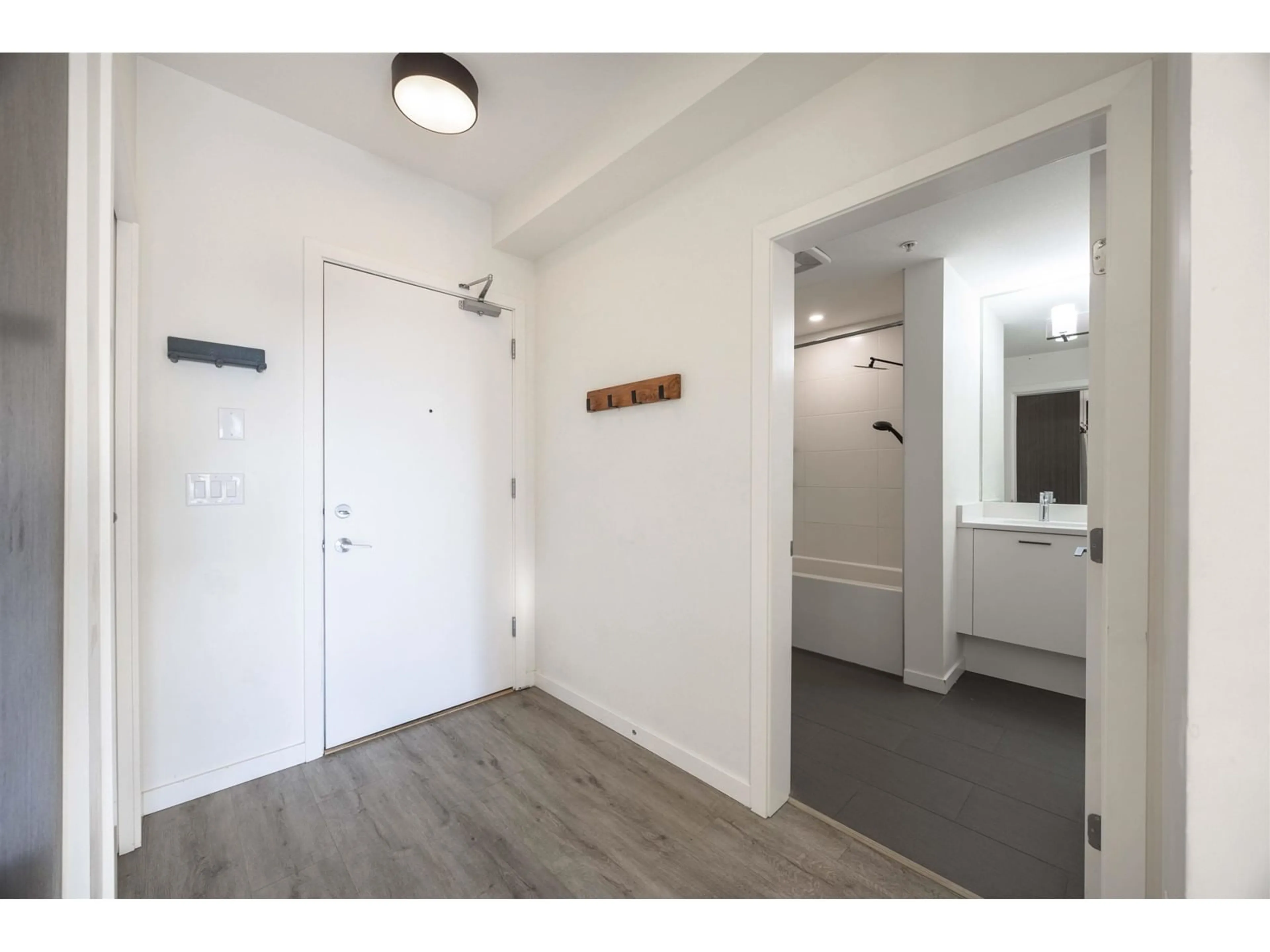 Indoor entryway, wood floors for A003 20087 68 AVENUE, Langley British Columbia V2Y0Y2