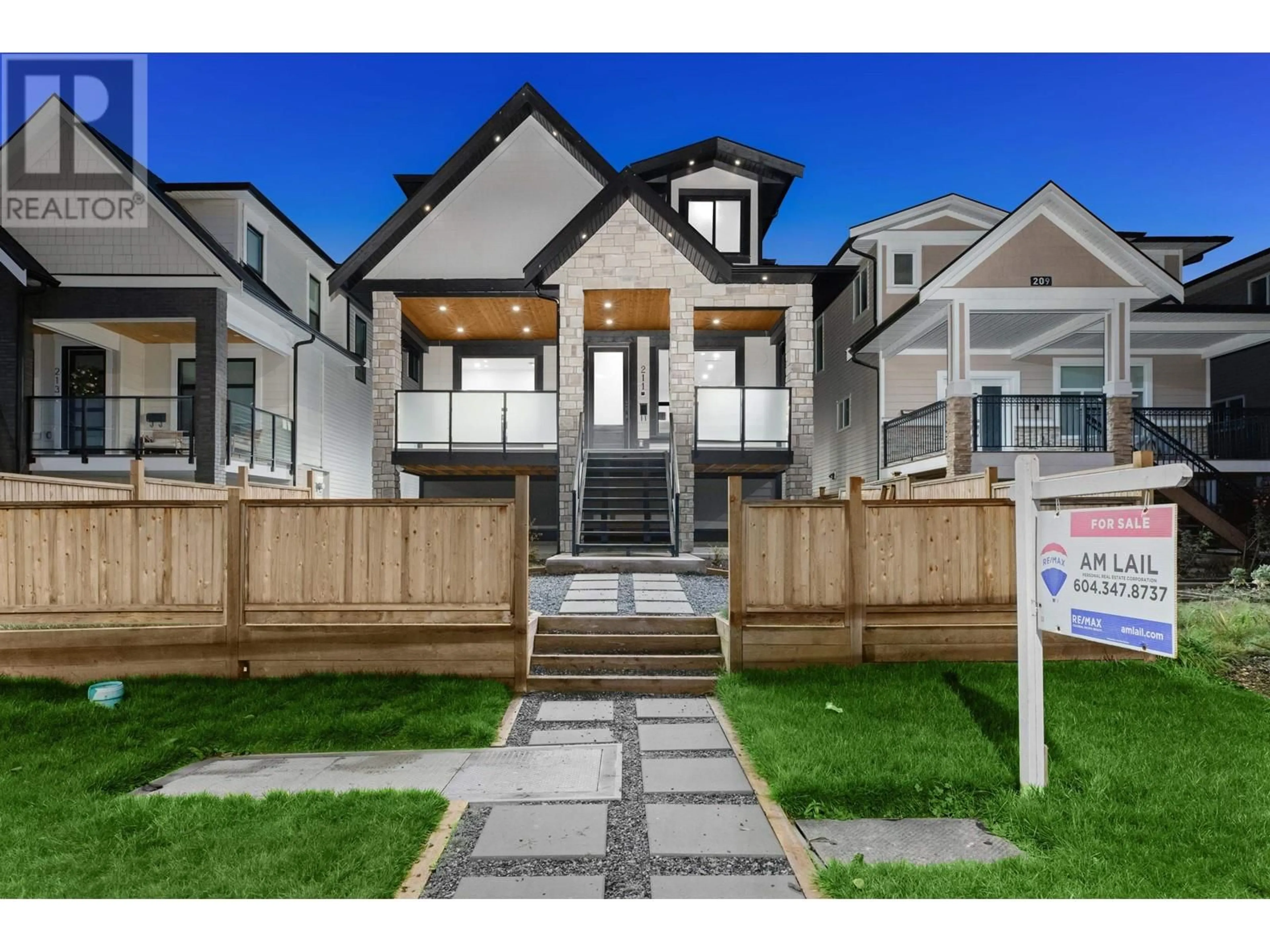 Frontside or backside of a home, the street view for 211 JARDINE STREET, New Westminster British Columbia V3M5M4