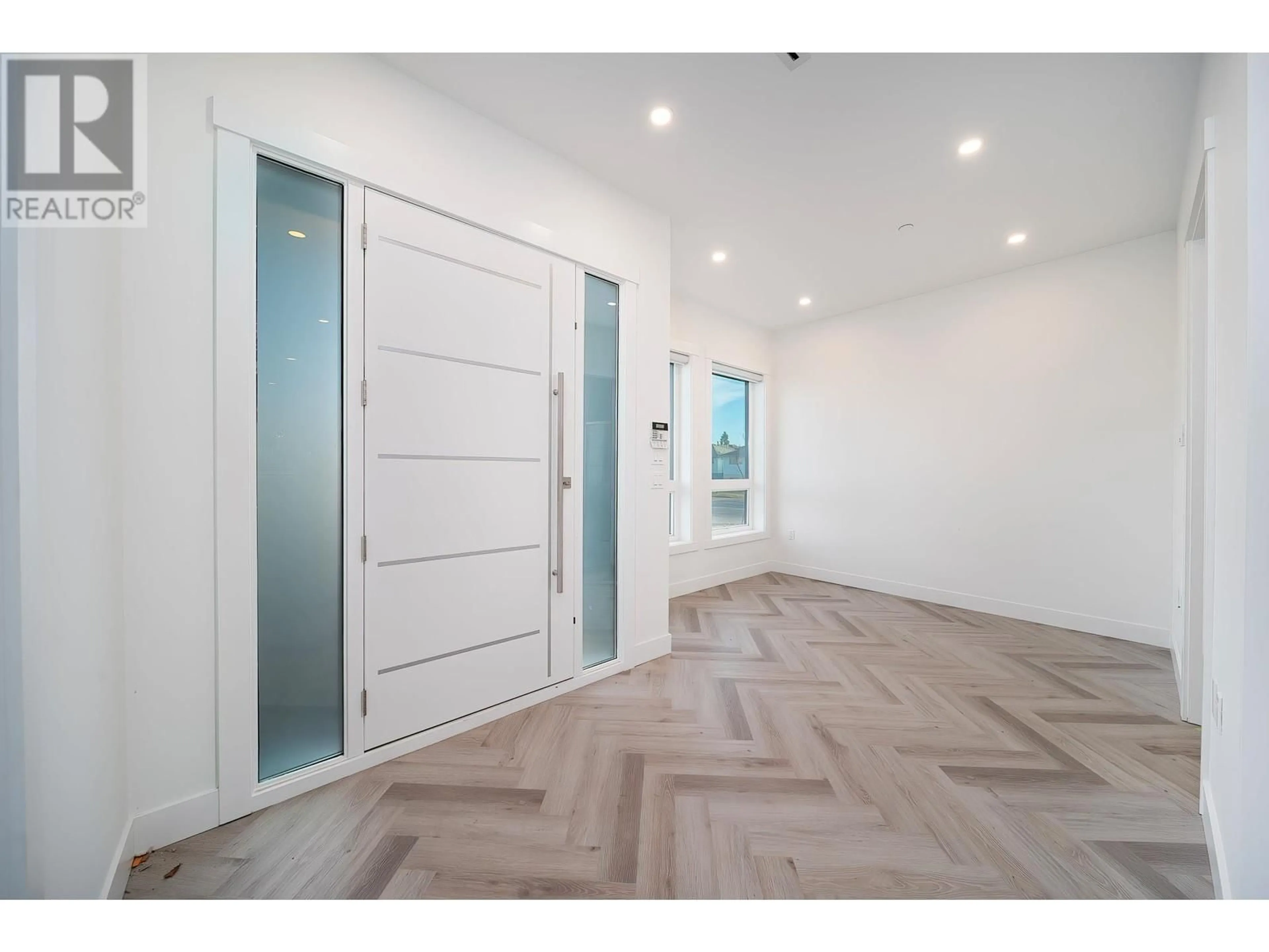 Indoor entryway, wood floors for 1260 E 54TH AVENUE, Vancouver British Columbia V5X1L9