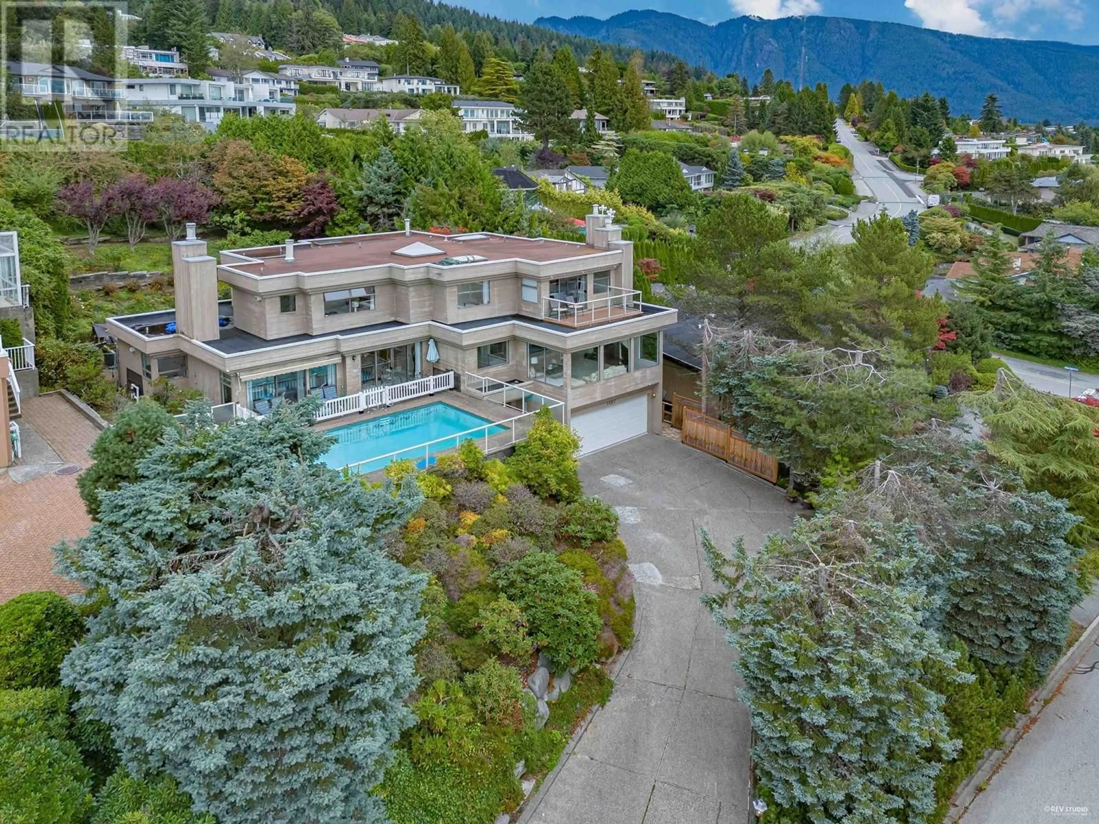 A pic from exterior of the house or condo, the street view for 1407 CHIPPENDALE ROAD, West Vancouver British Columbia V7S2N7