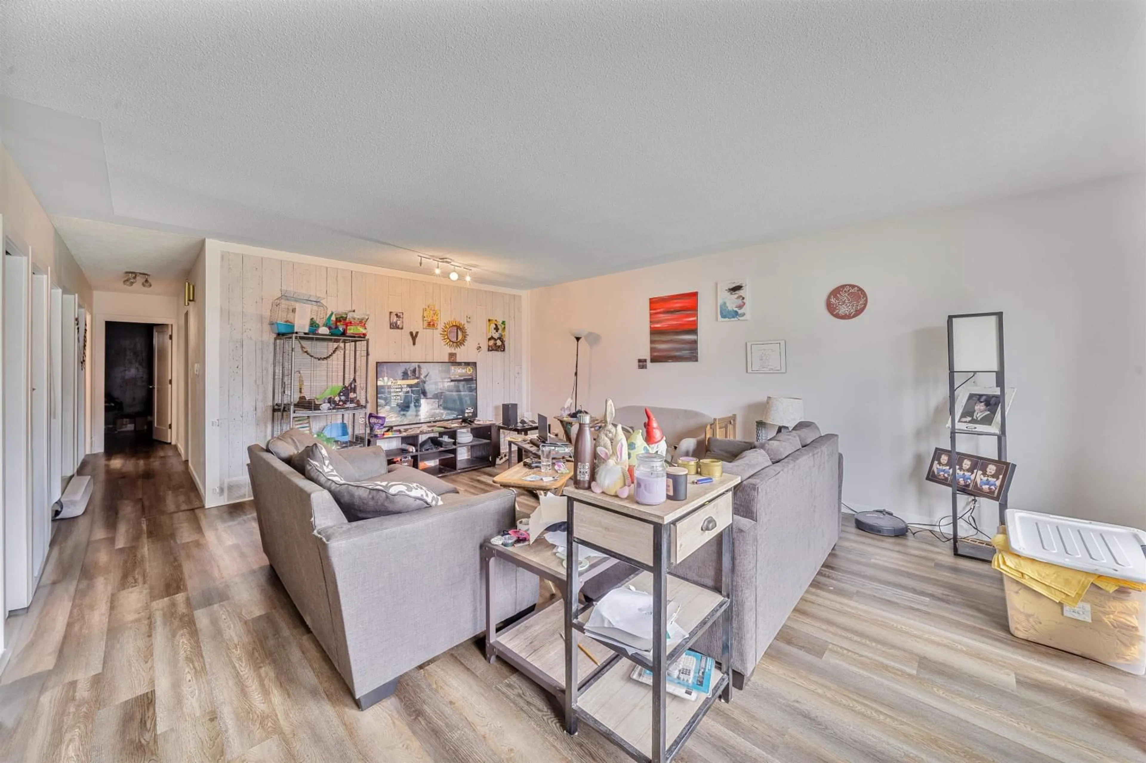 Living room, wood floors for 10169 FAIRVIEW DRIVE, Chilliwack British Columbia V2P5J5