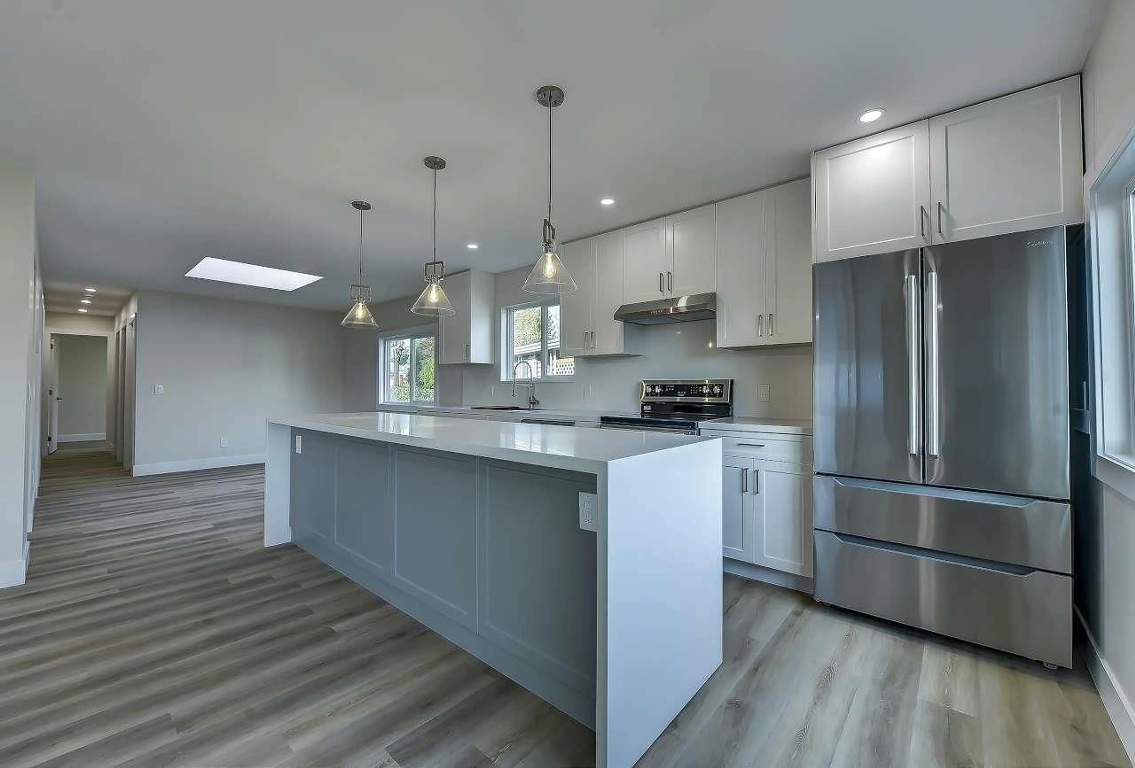 Open concept kitchen for 5 1640 162 STREET, Surrey British Columbia V4A6Y9