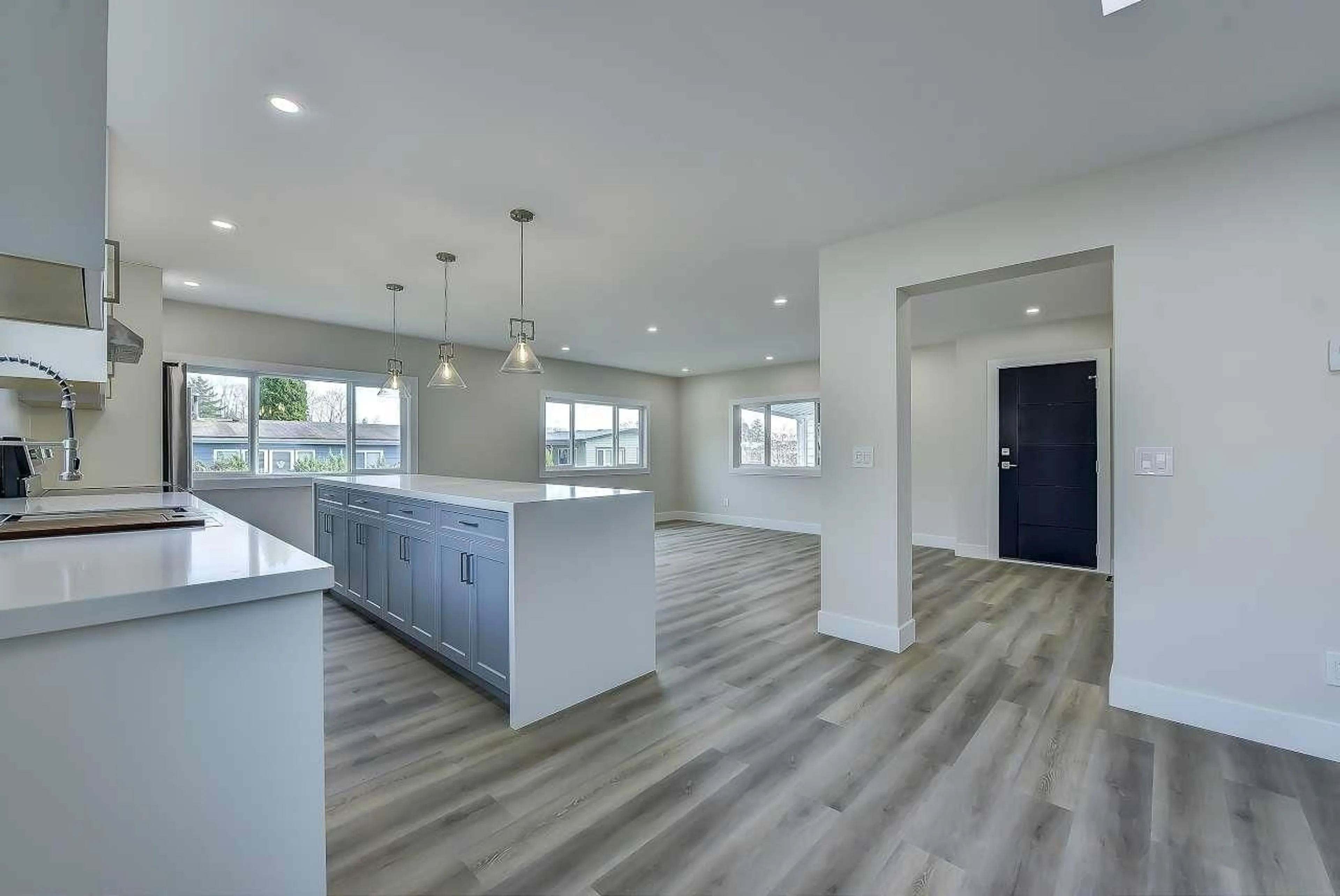 Open concept kitchen for 5 1640 162 STREET, Surrey British Columbia V4A6Y9