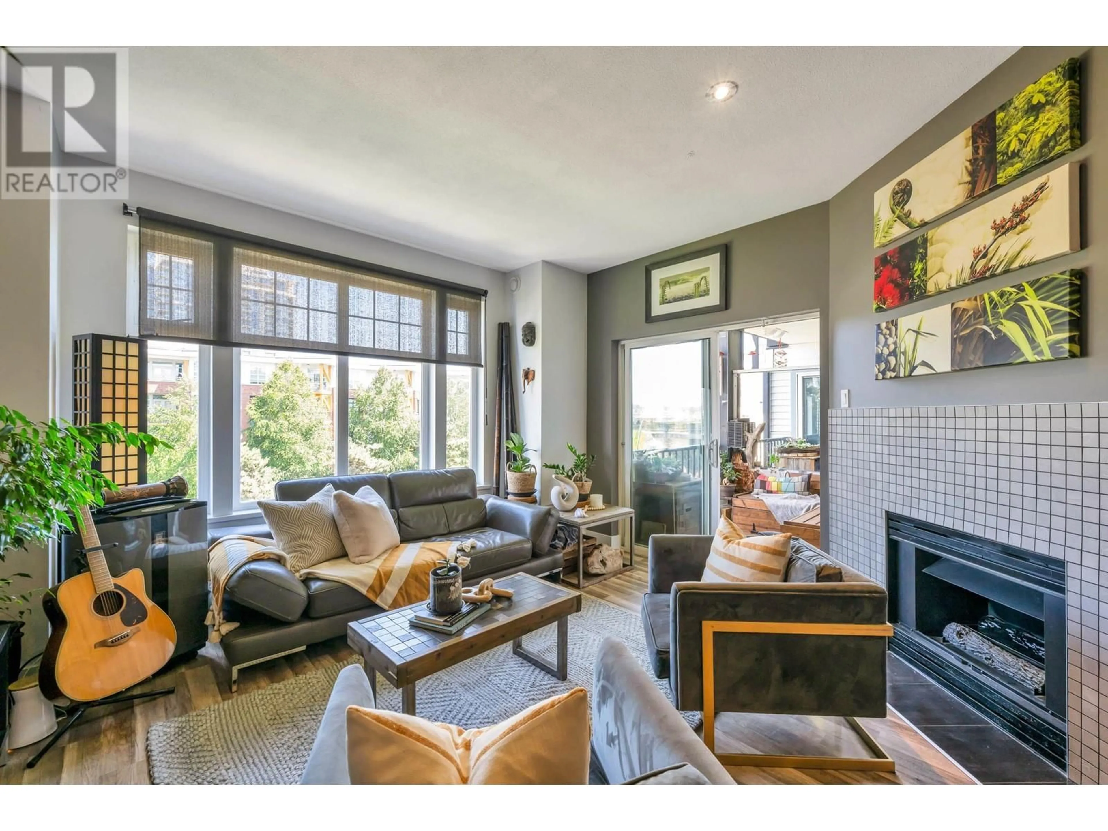 Living room, wood floors for 317 83 STAR CRESCENT, New Westminster British Columbia V3M6X8