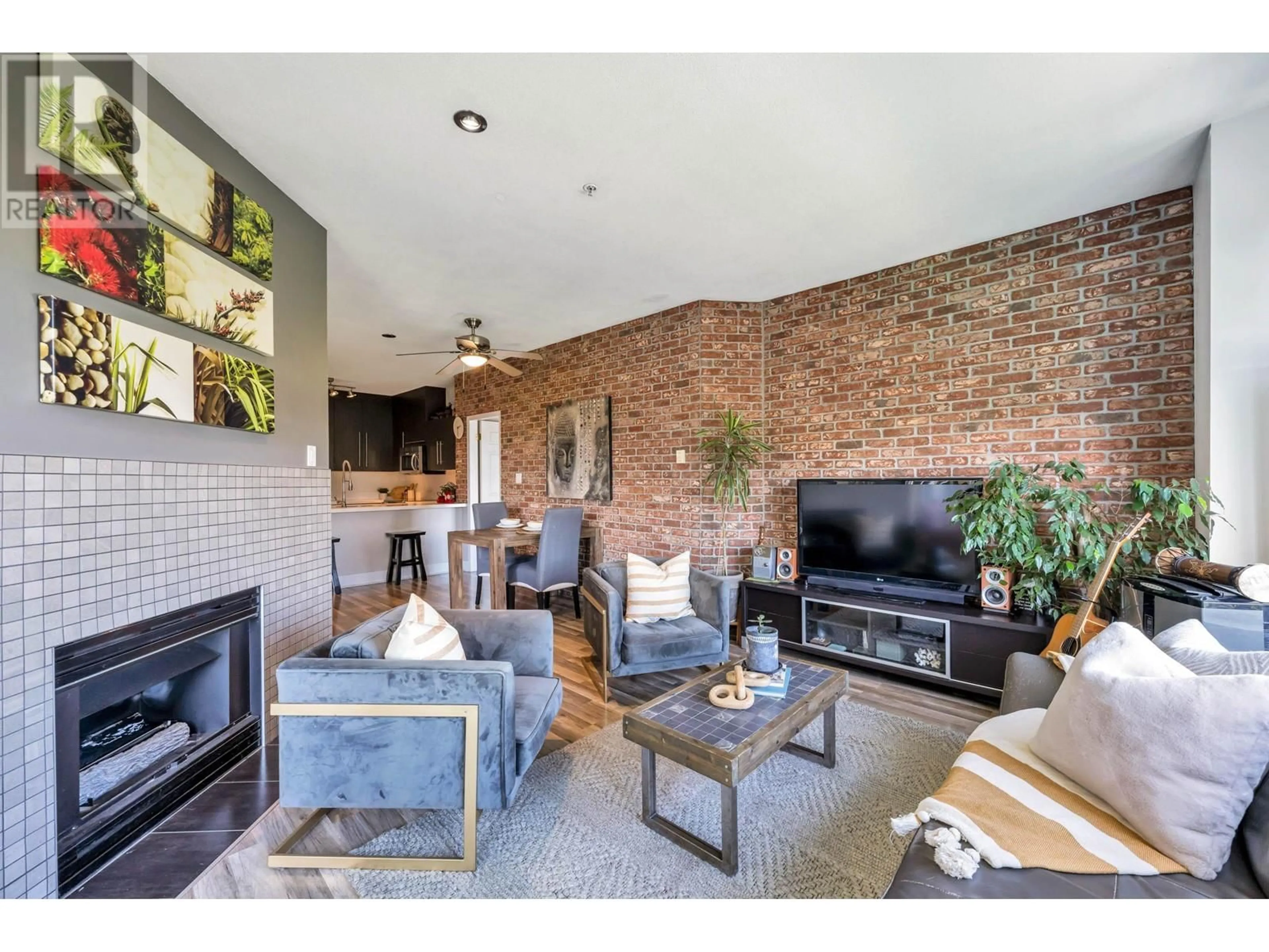 Living room, wood floors for 317 83 STAR CRESCENT, New Westminster British Columbia V3M6X8