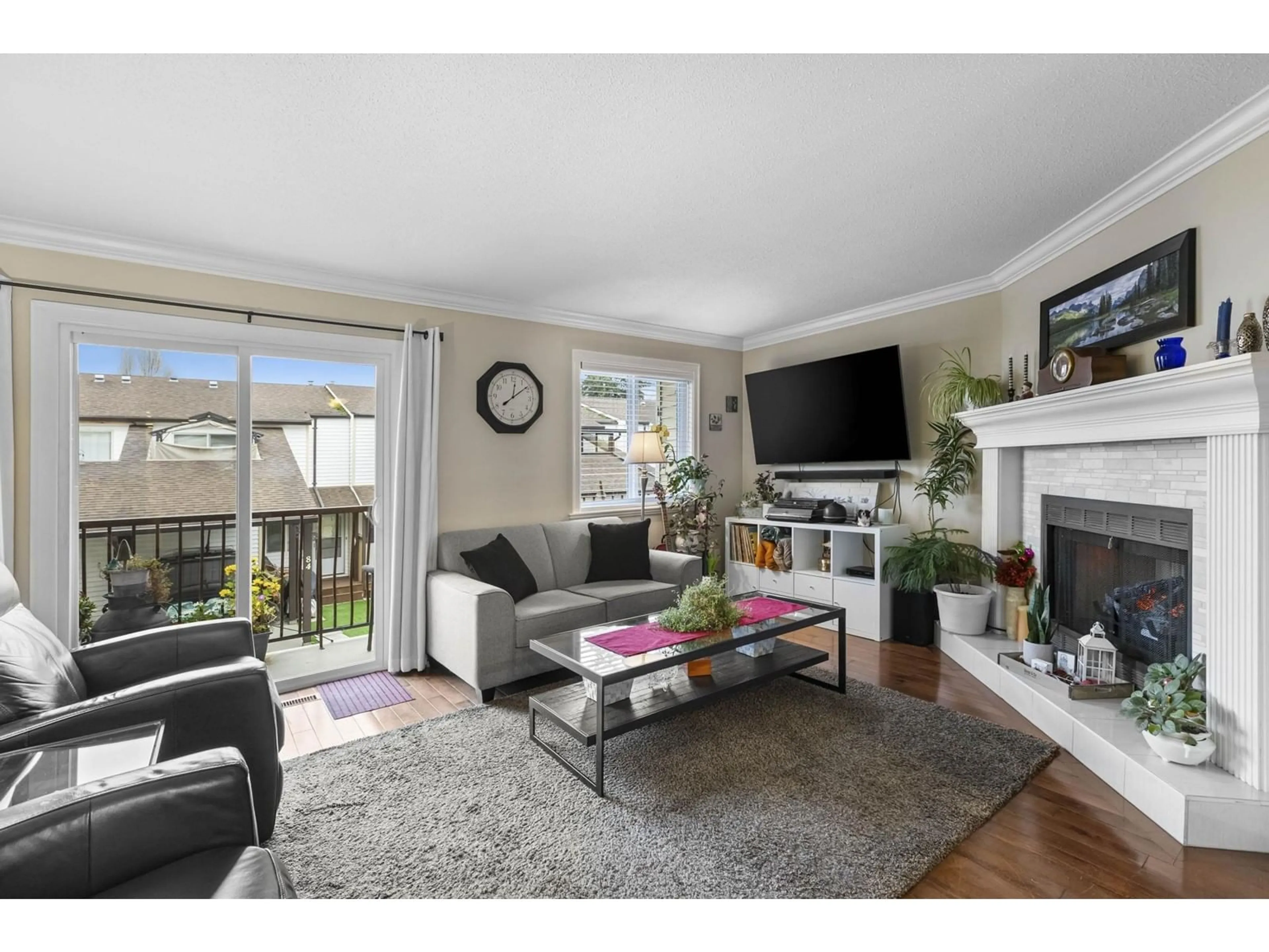 Living room, wood floors for 75 27272 32 AVENUE, Langley British Columbia V4W3T9