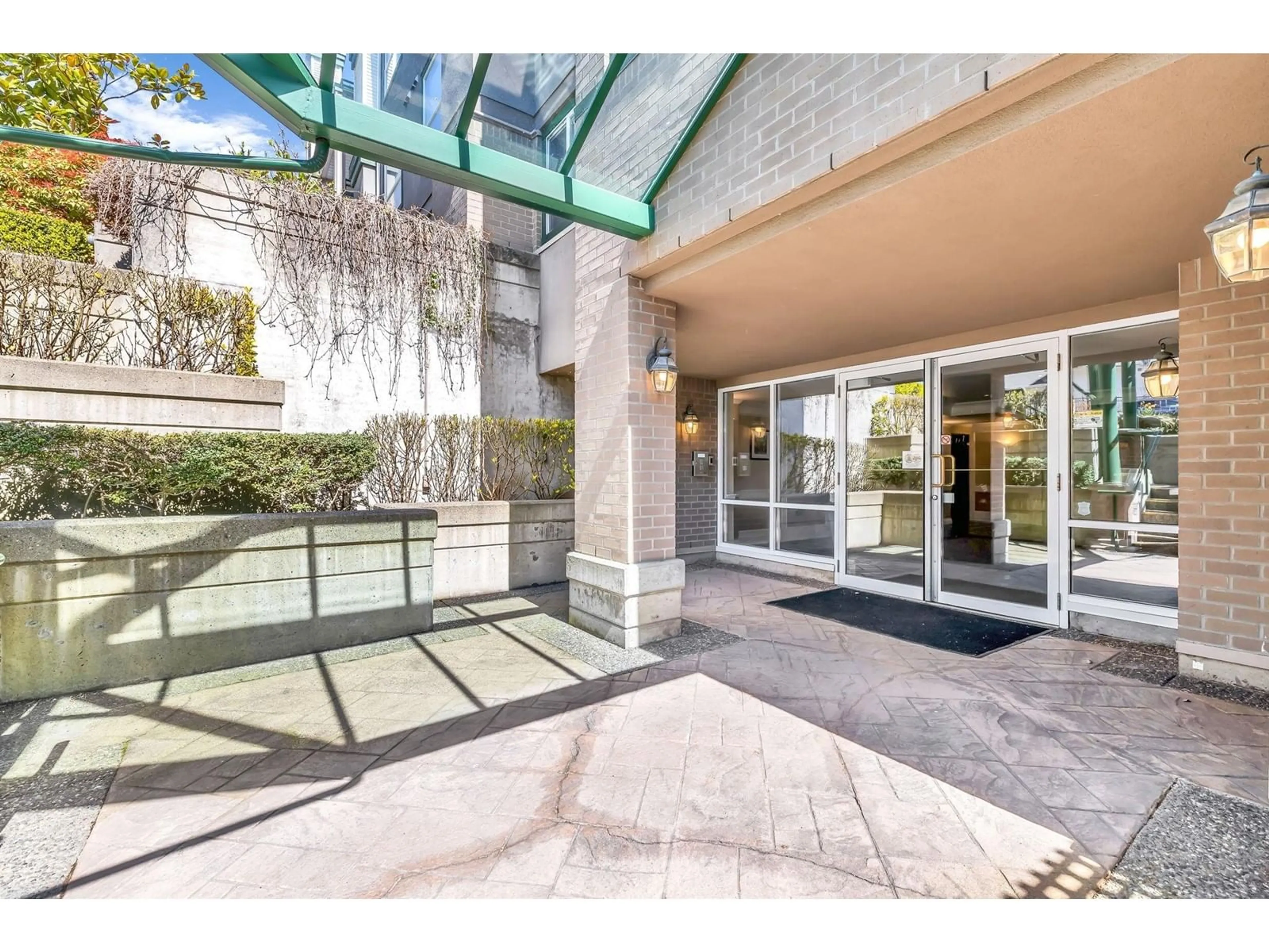 Indoor foyer for 413 1576 MERKLIN STREET, White Rock British Columbia V4B5K2