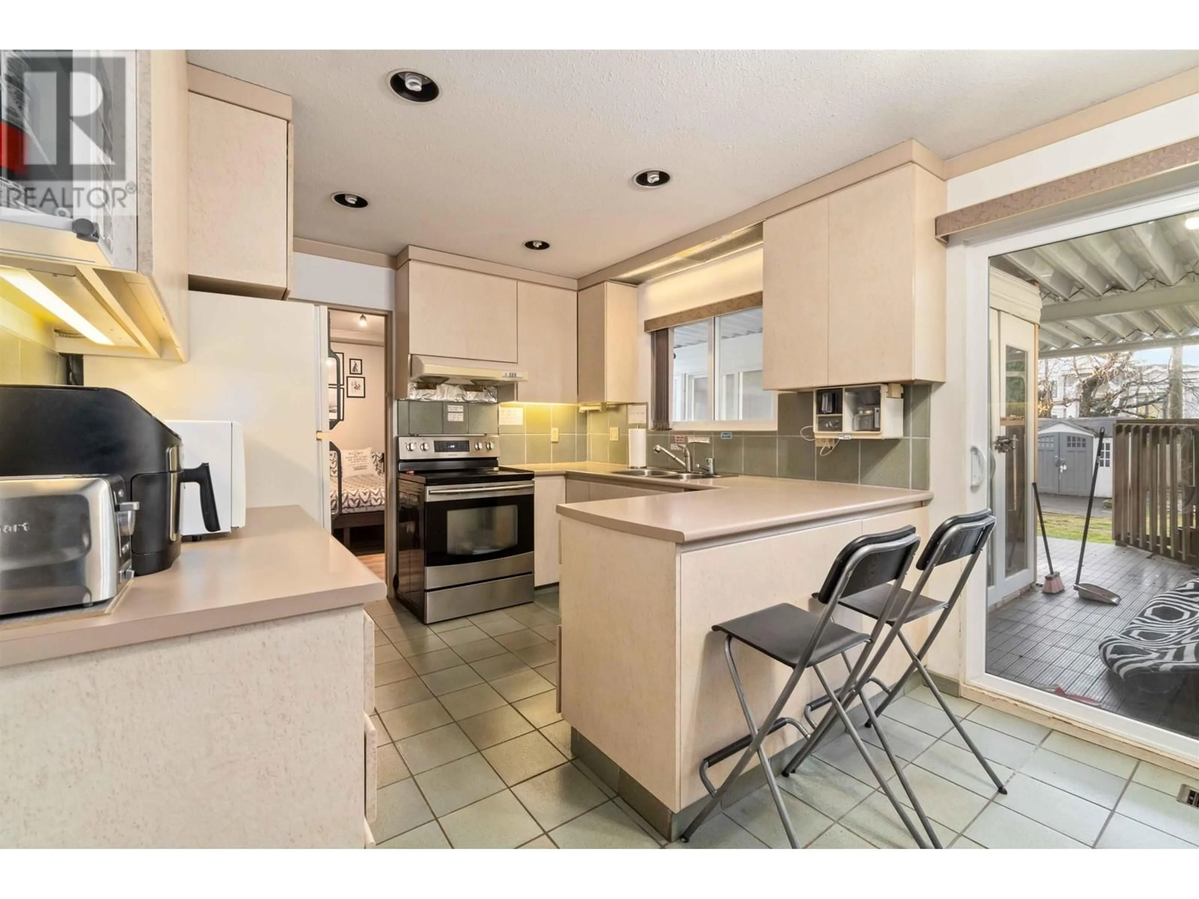 Kitchen, wood floors, cottage for 10271 THIRLMERE DRIVE, Richmond British Columbia V7A1R5