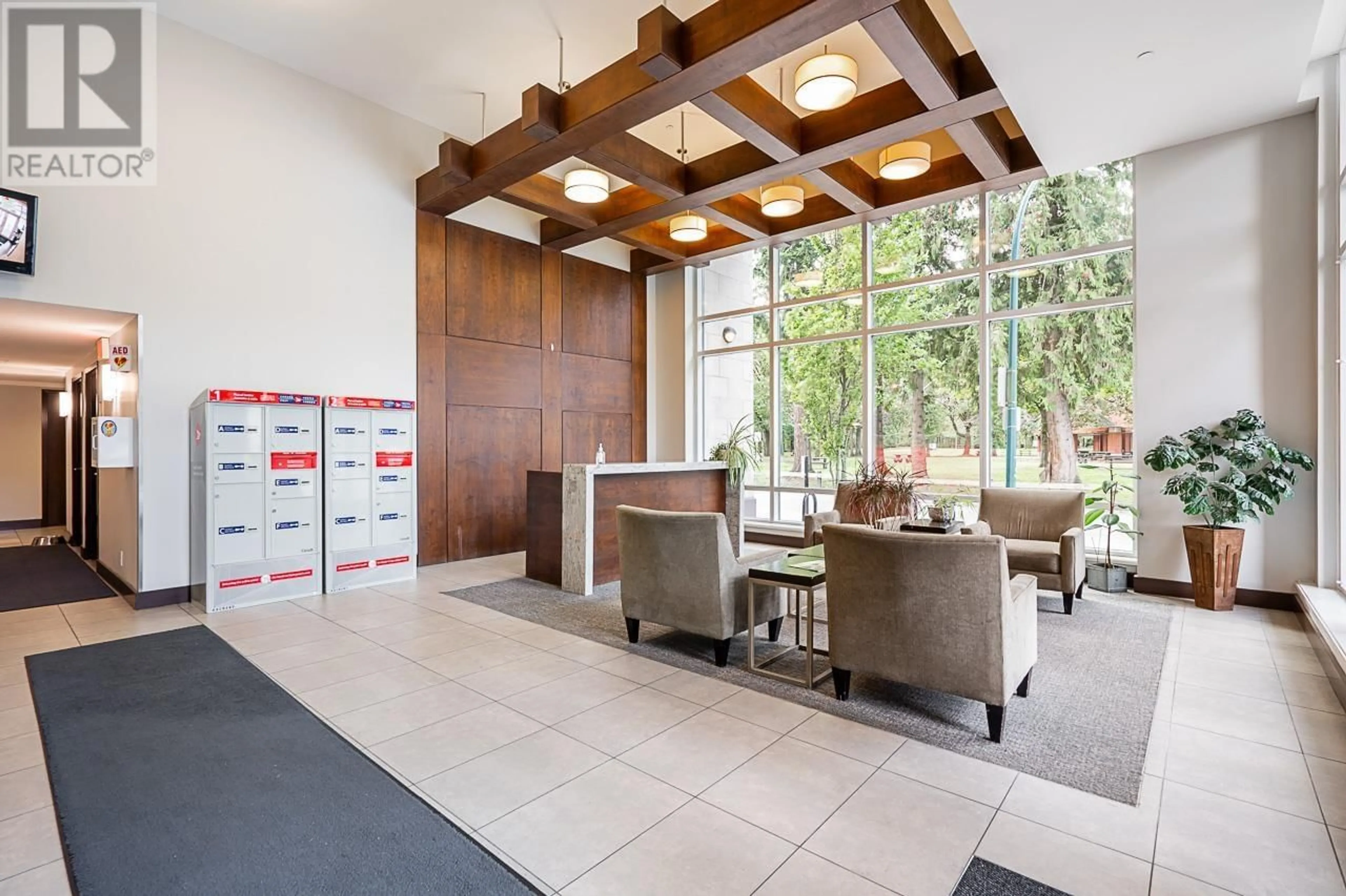 Indoor lobby, ceramic floors for 504 2789 SHAUGHNESSY STREET, Port Coquitlam British Columbia V3C0C3