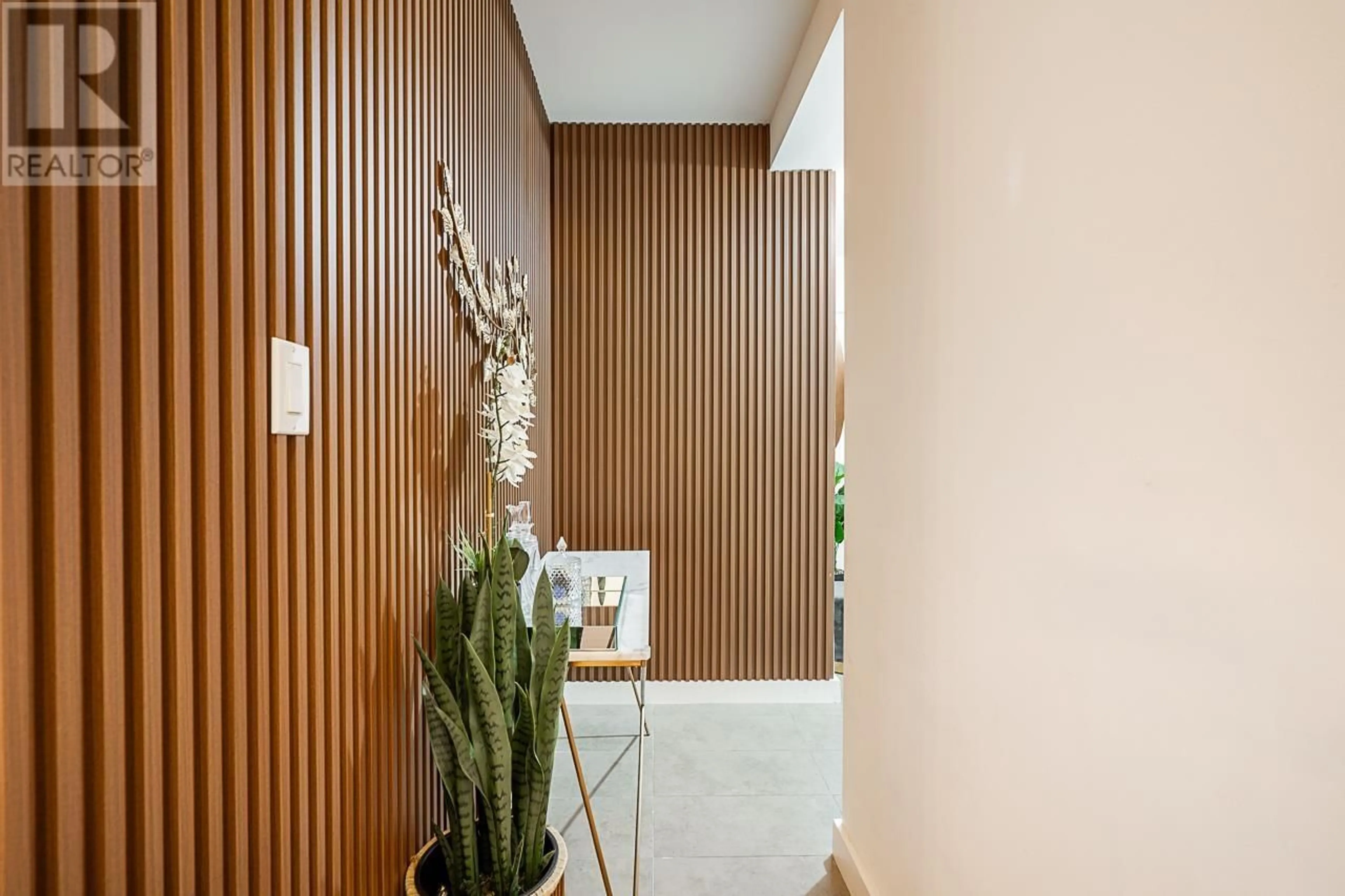 Bathroom, wood floors for 504 2789 SHAUGHNESSY STREET, Port Coquitlam British Columbia V3C0C3