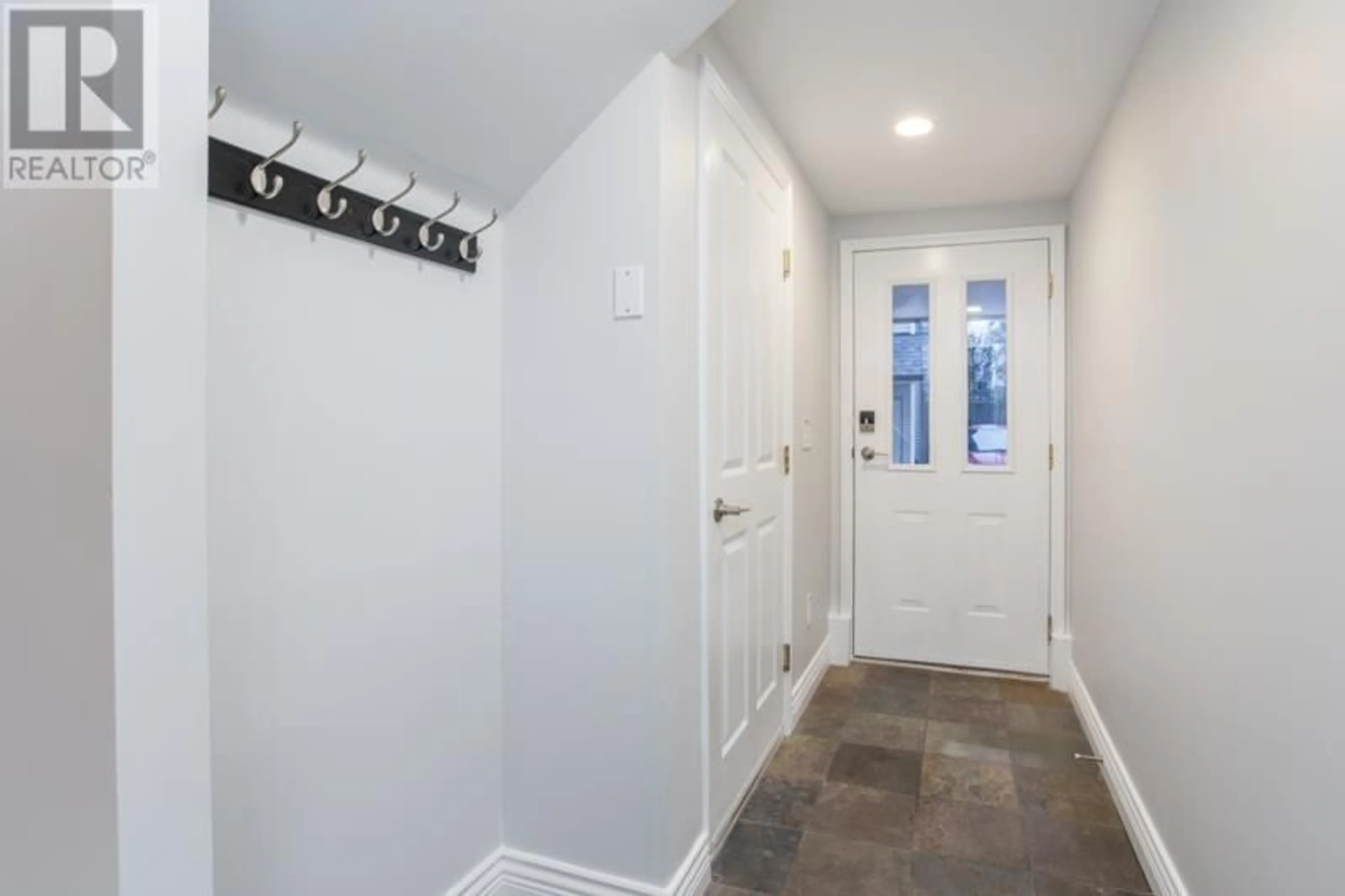 Indoor entryway, cement floor for 22 4111 GARRY STREET, Richmond British Columbia V7E2T9