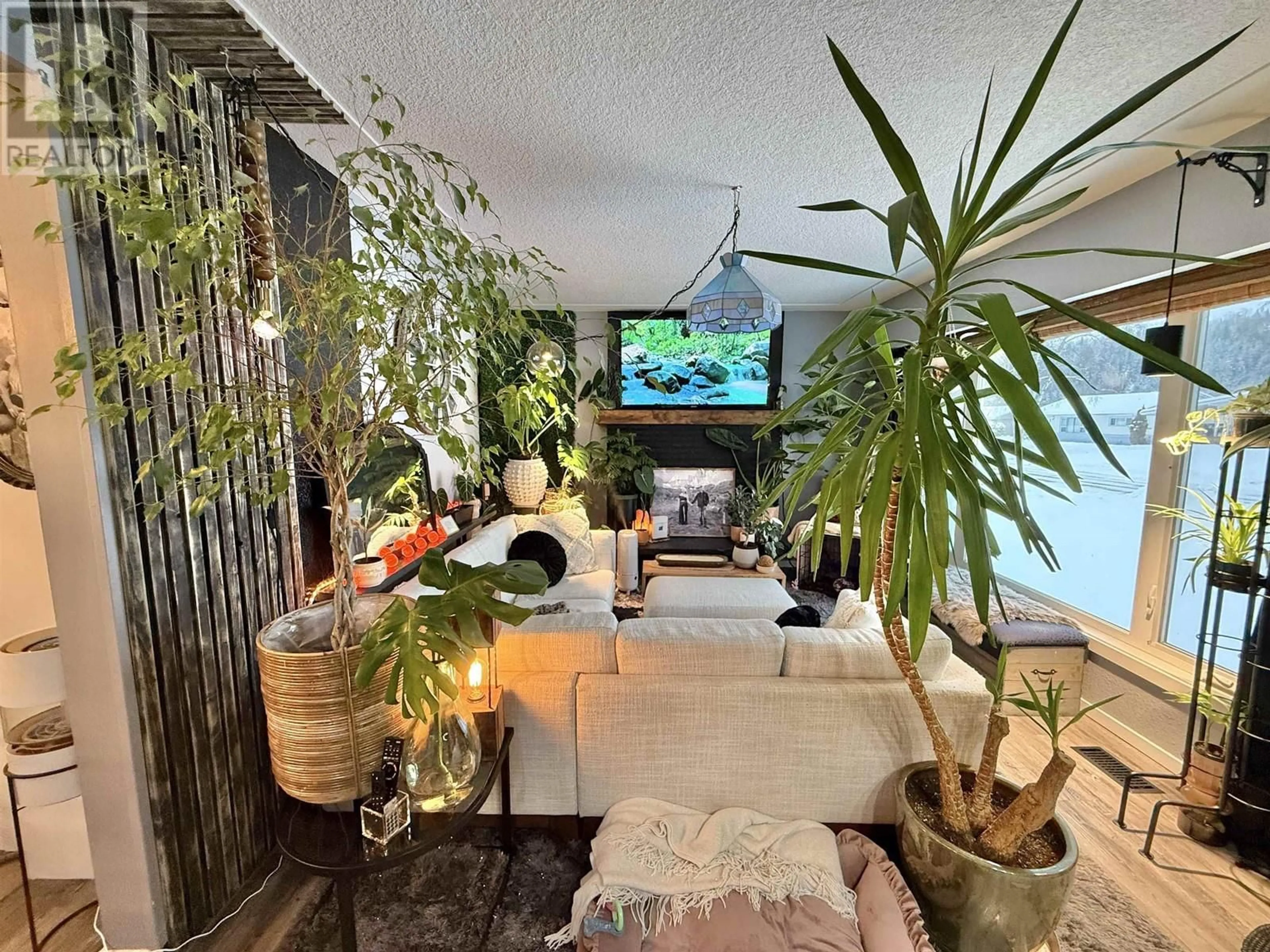 Living room, wood floors for 1173 YORSTON AVENUE, Quesnel British Columbia V2J3B3