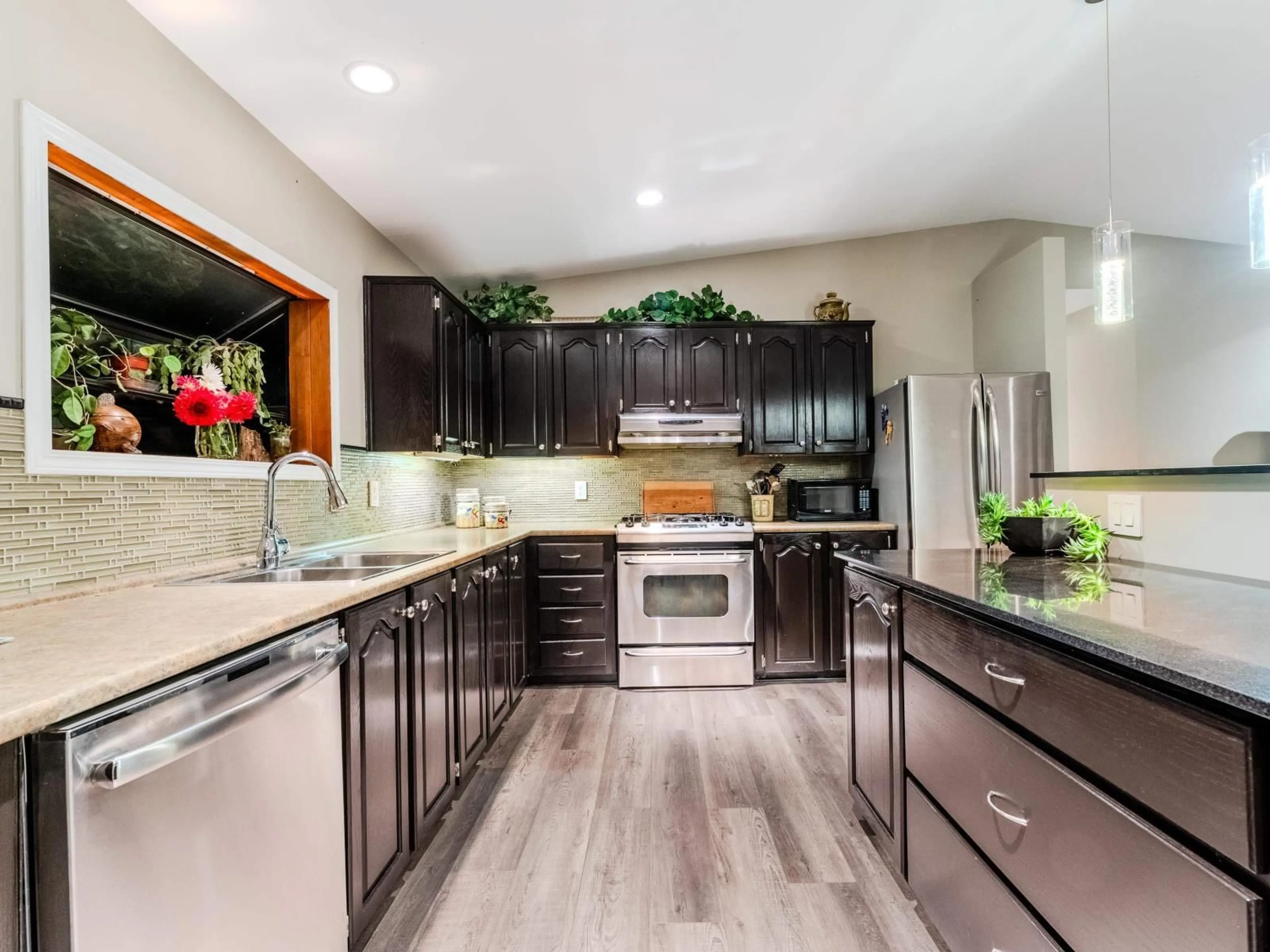 Contemporary kitchen, wood floors for 21292 MALLARD DRIVE, Hope British Columbia V0X1L1