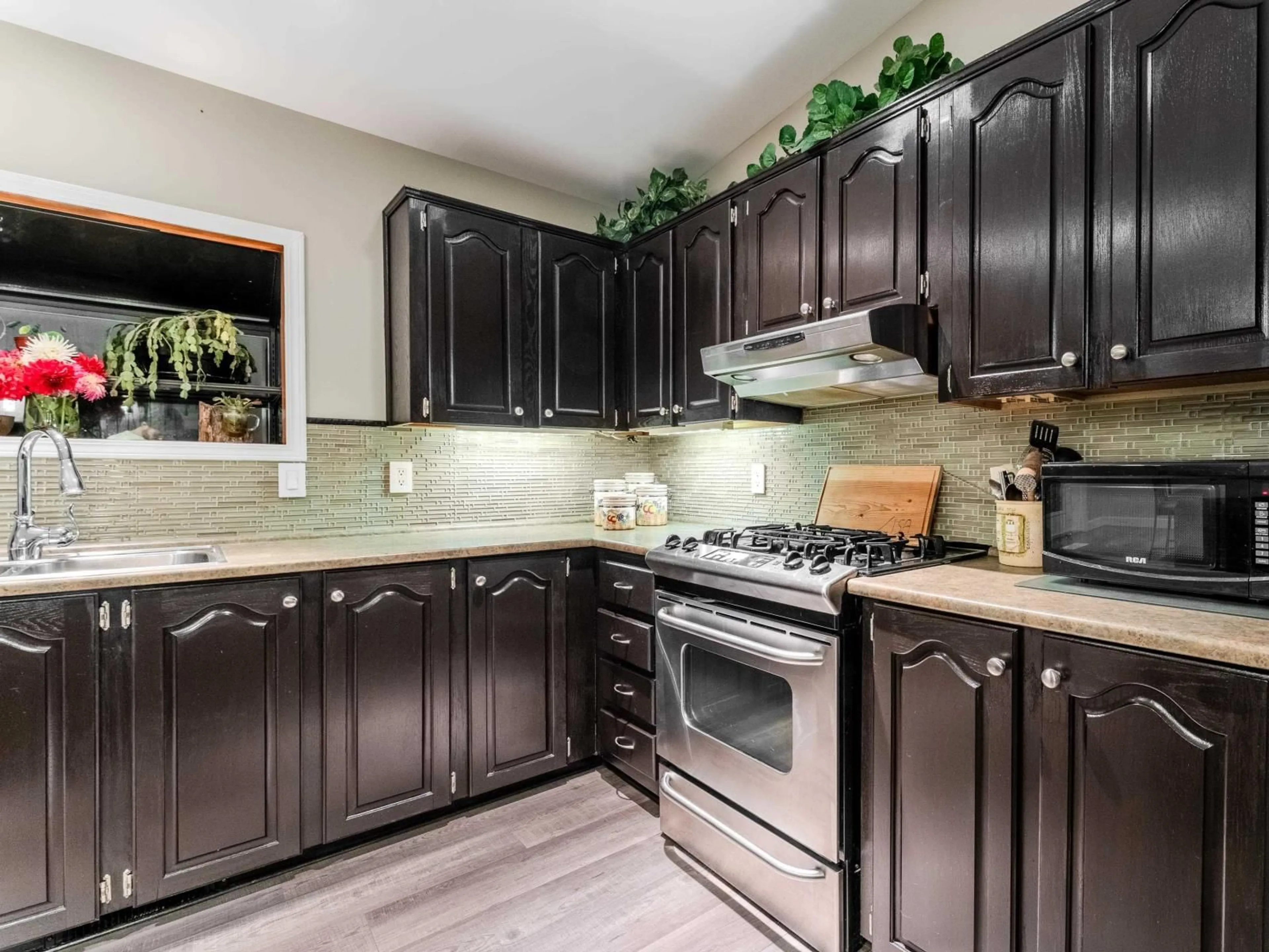 Open concept kitchen for 21292 MALLARD DRIVE, Hope British Columbia V0X1L1