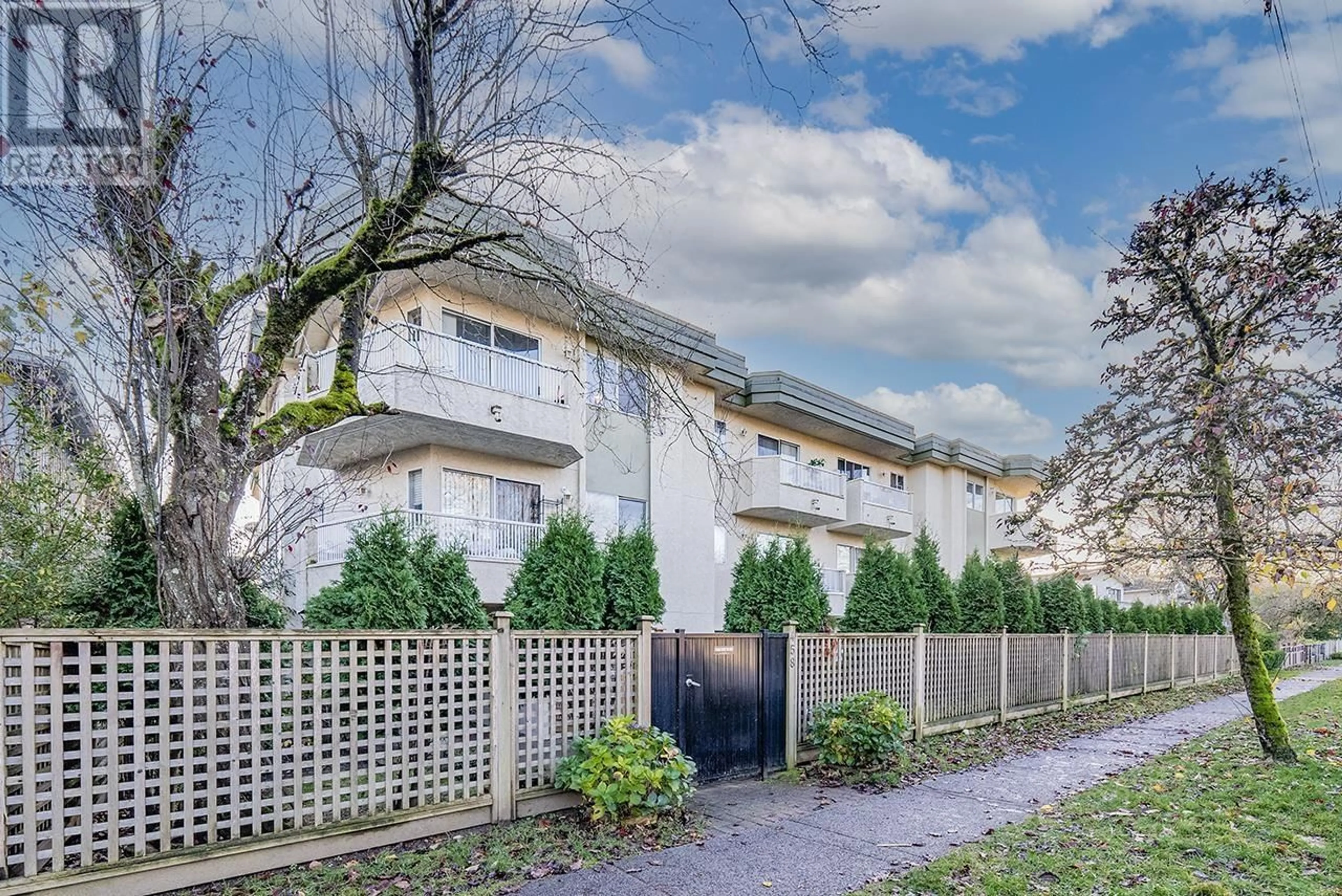 A pic from exterior of the house or condo, the fenced backyard for 102 458 E 43RD AVENUE, Vancouver British Columbia V5W1T4